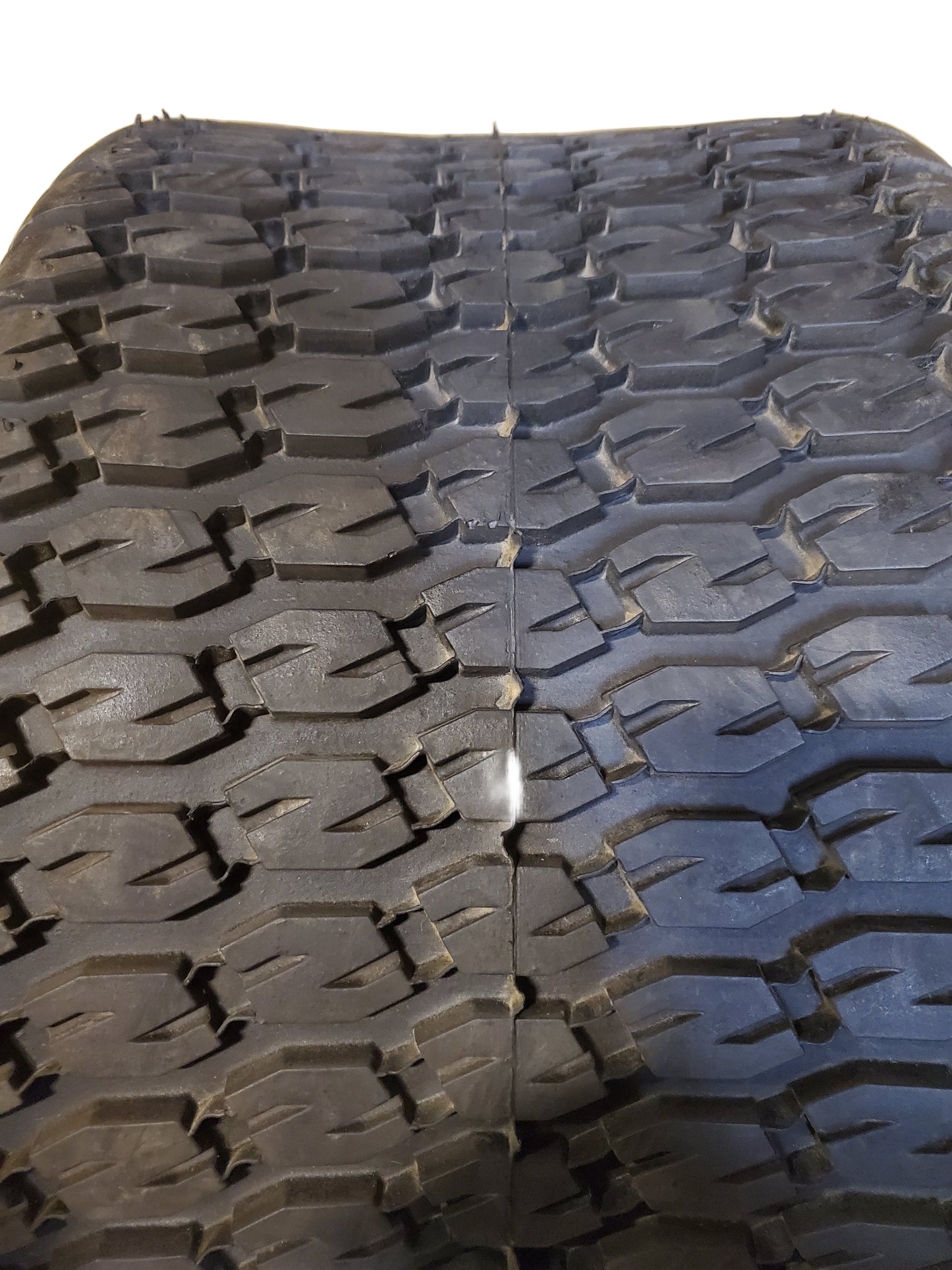 NOS CARLSTAR TURF TRAC R/S 109A3 BSW 24 12 12 6PLY LAWN TIRE 575390