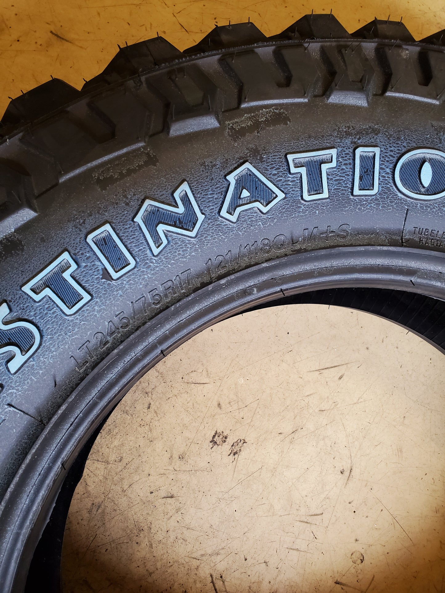 FIRESTONE DESTINATION M/T2 OWL LT 245 75 17 121/118Q 10PLY MUD TIRE 003459