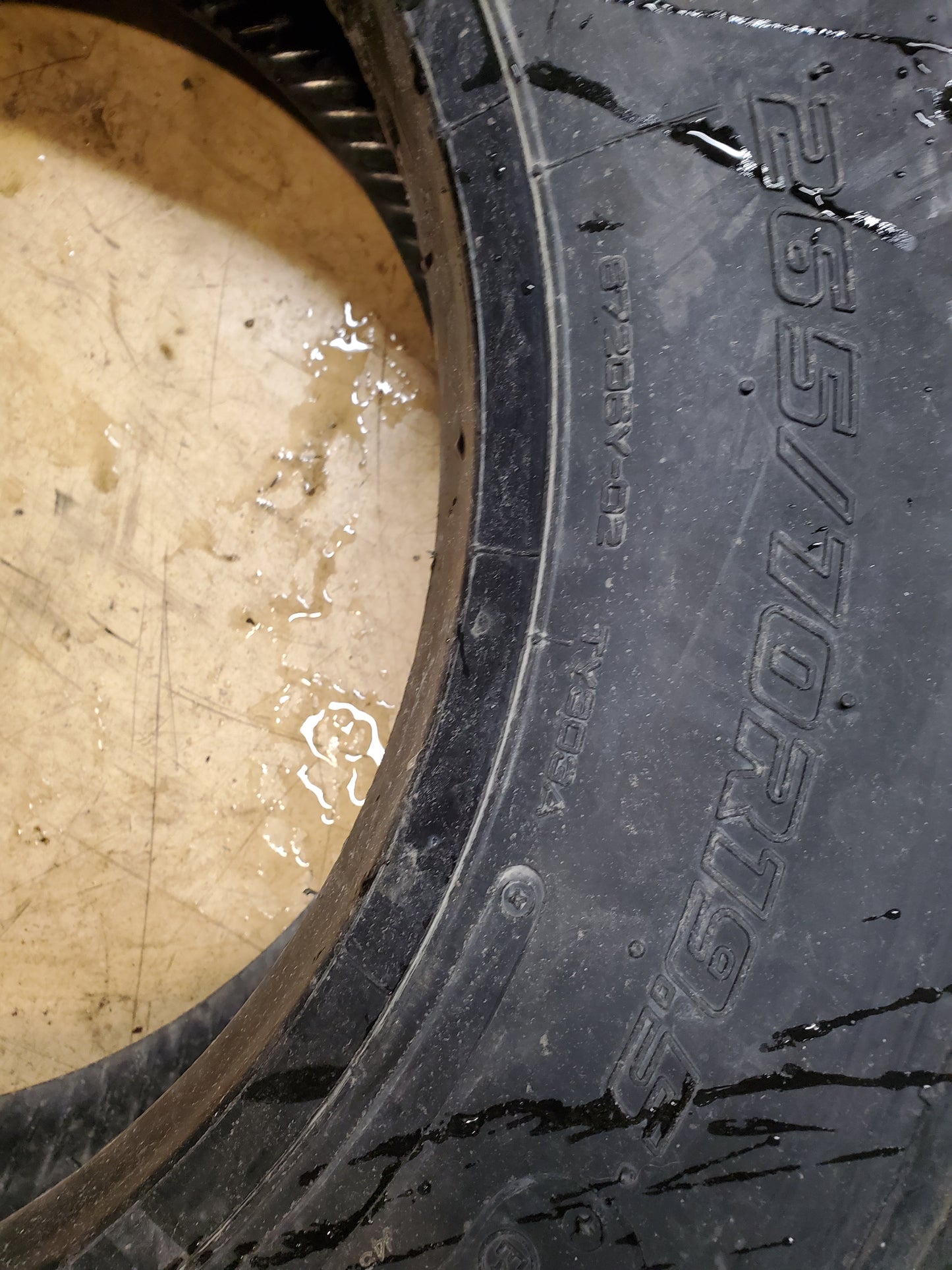 (KSL ONLY) YOKOHAMA SUPER STEEL TY303A BSW  265 70 19.5 140/138M 14PLY DRIVE TIRE 140130365