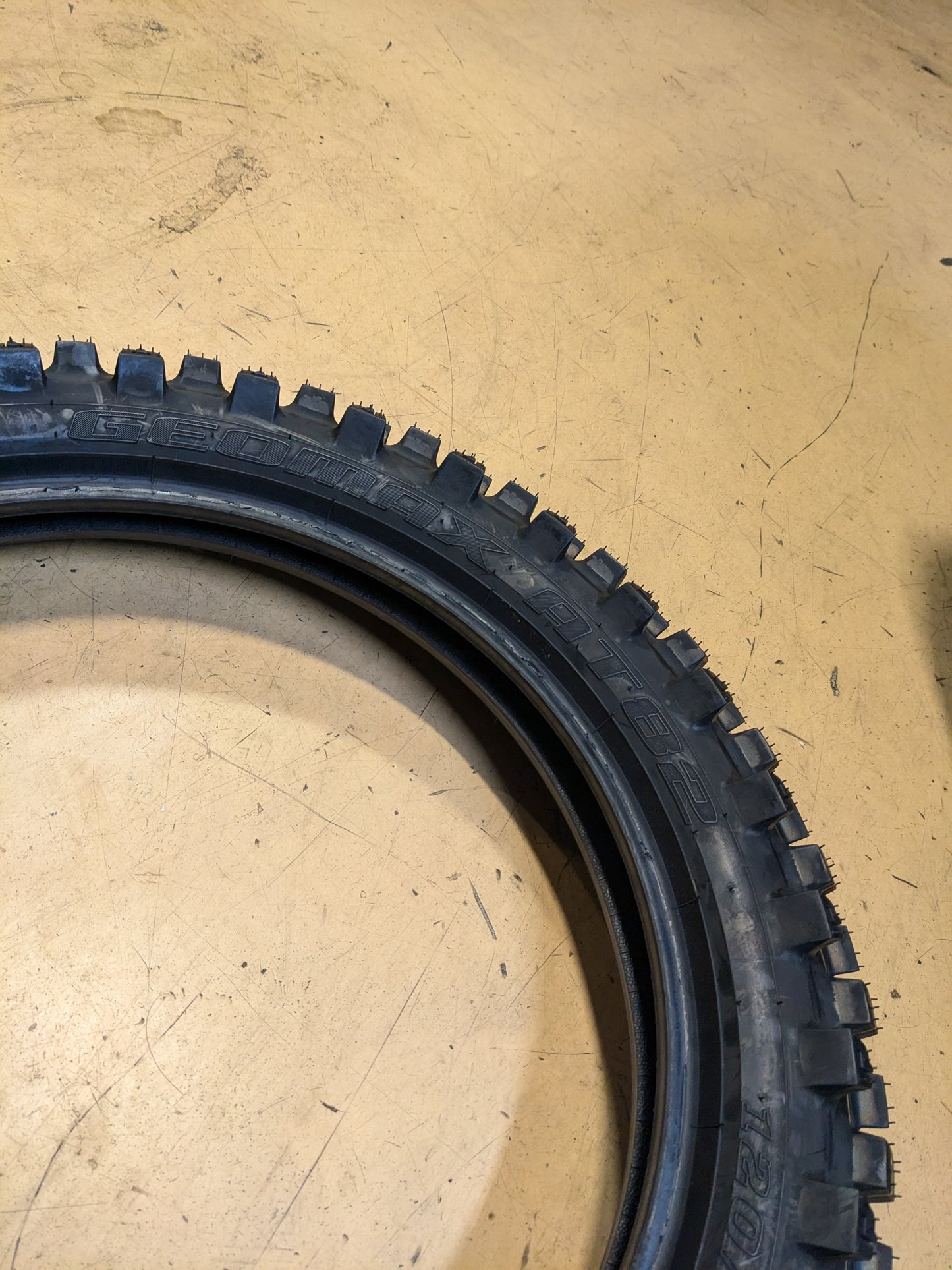 DUNLOP GEOMAX AT82 BSW 120 90 18 65M REAR MOTORCYCLE TIRE 45261505