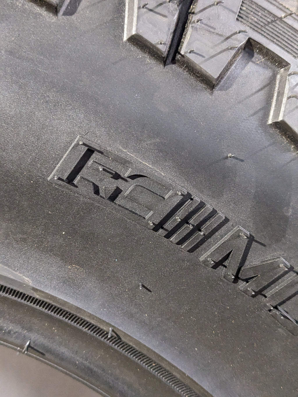 2 ROUGH COUNTRY OVERLANDER M/T LT 285 70 17 121/118Q LRE 10PLY MUD TIRE 97010123
