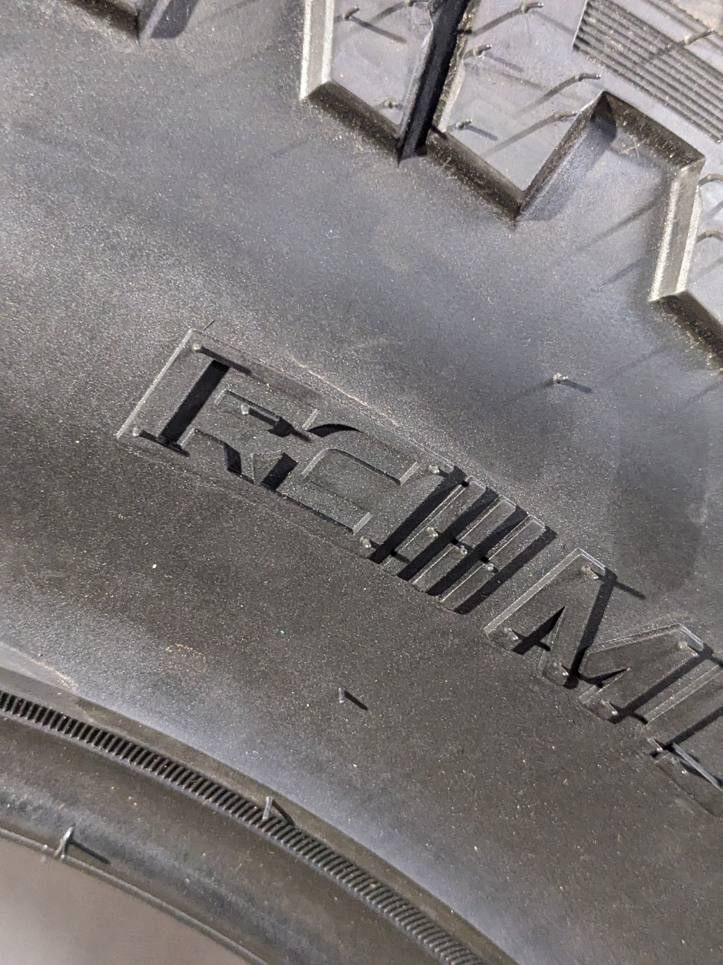 2 ROUGH COUNTRY OVERLANDER M/T LT 285 70 17 121/118Q LRE 10PLY MUD TIRE 97010123