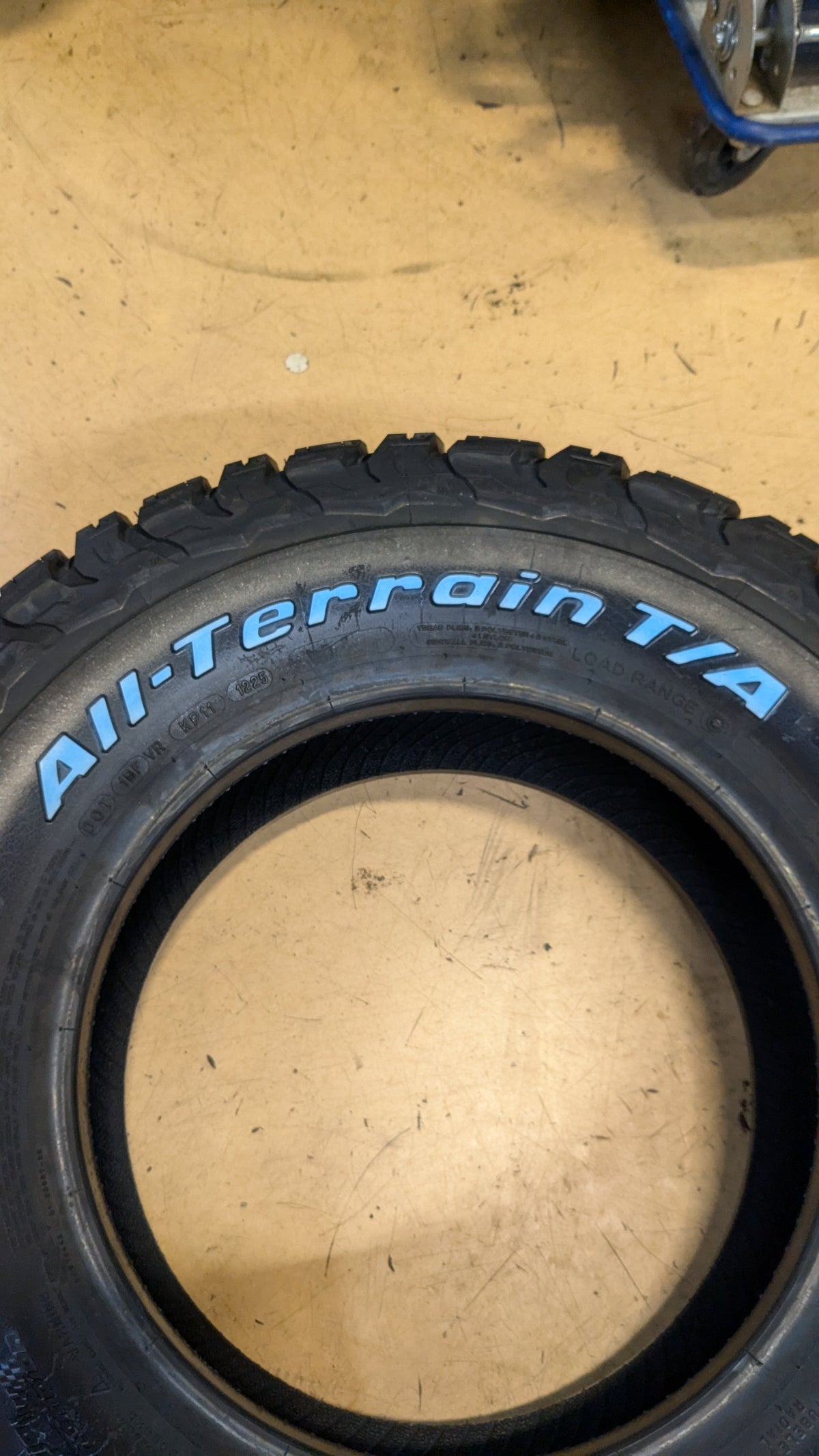 BFGOODRICH ALL-TERRAIN T/A KO3 RWL LT 215 75 15 100/97S 6PLY  TIRE 02161