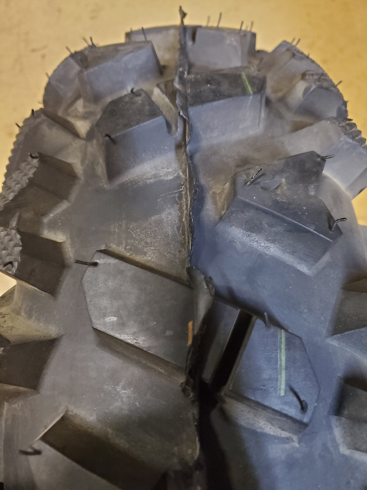 DAMAGED NOS SUNF A033 BSW AT 24 8 11 65J 6PLY ATV/UTV TIRE MSA033240811