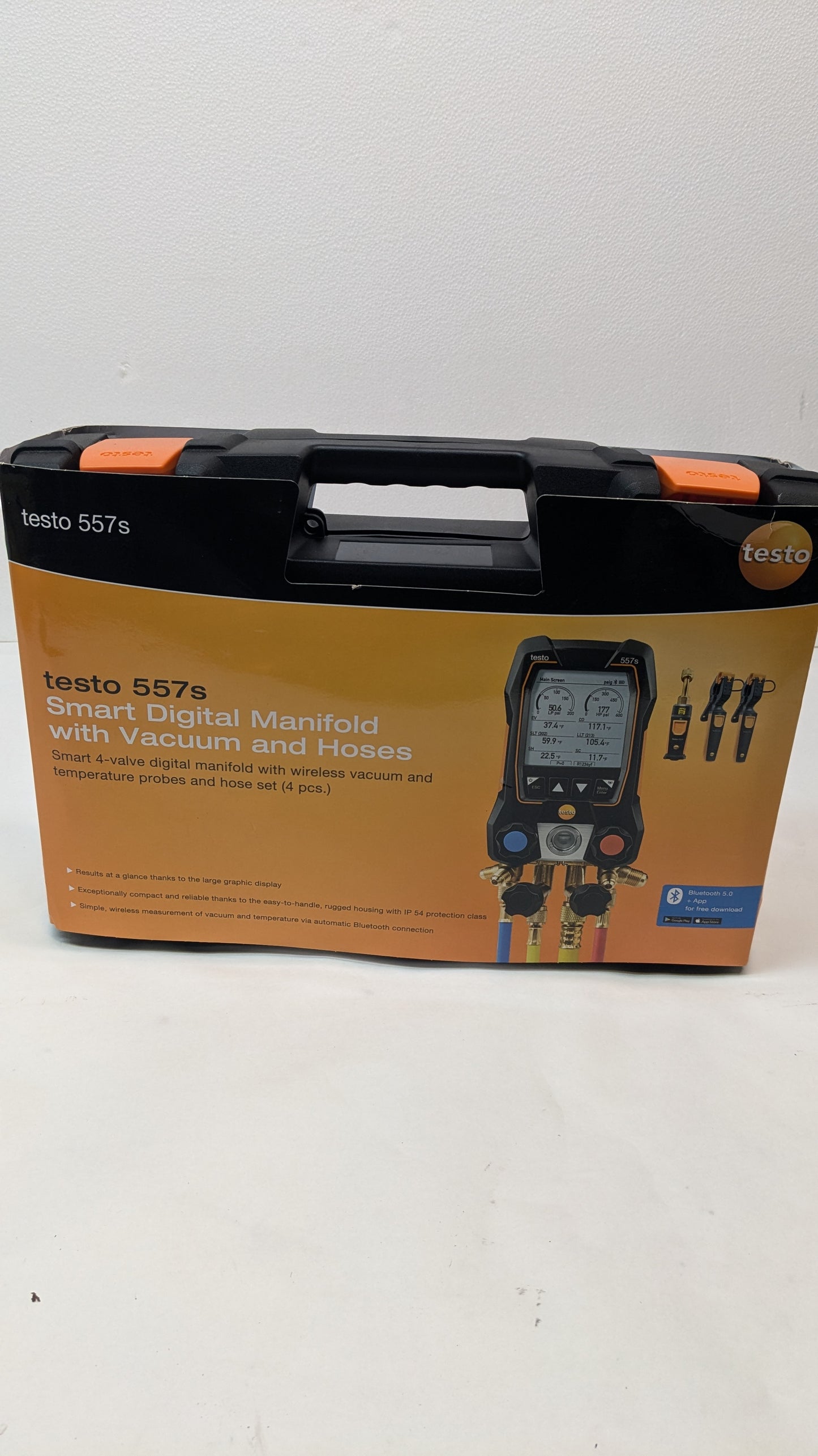 TESTO 557S AC MANIFOLD GAUGE SET – AC RECHARGE KIT WITH 2X TESTO 115I PIPE CLAMP THERMOMETER, 1X TESTO 552I MICRON GAUGE, AND 4X HOSES