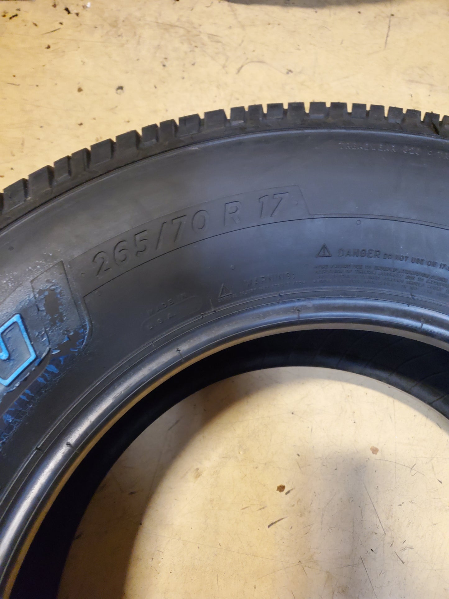 MICHELIN DEFENDER LTX M/S 2 OWL LT 265 70 17 123/120S ALL SEASON TIRE 21308