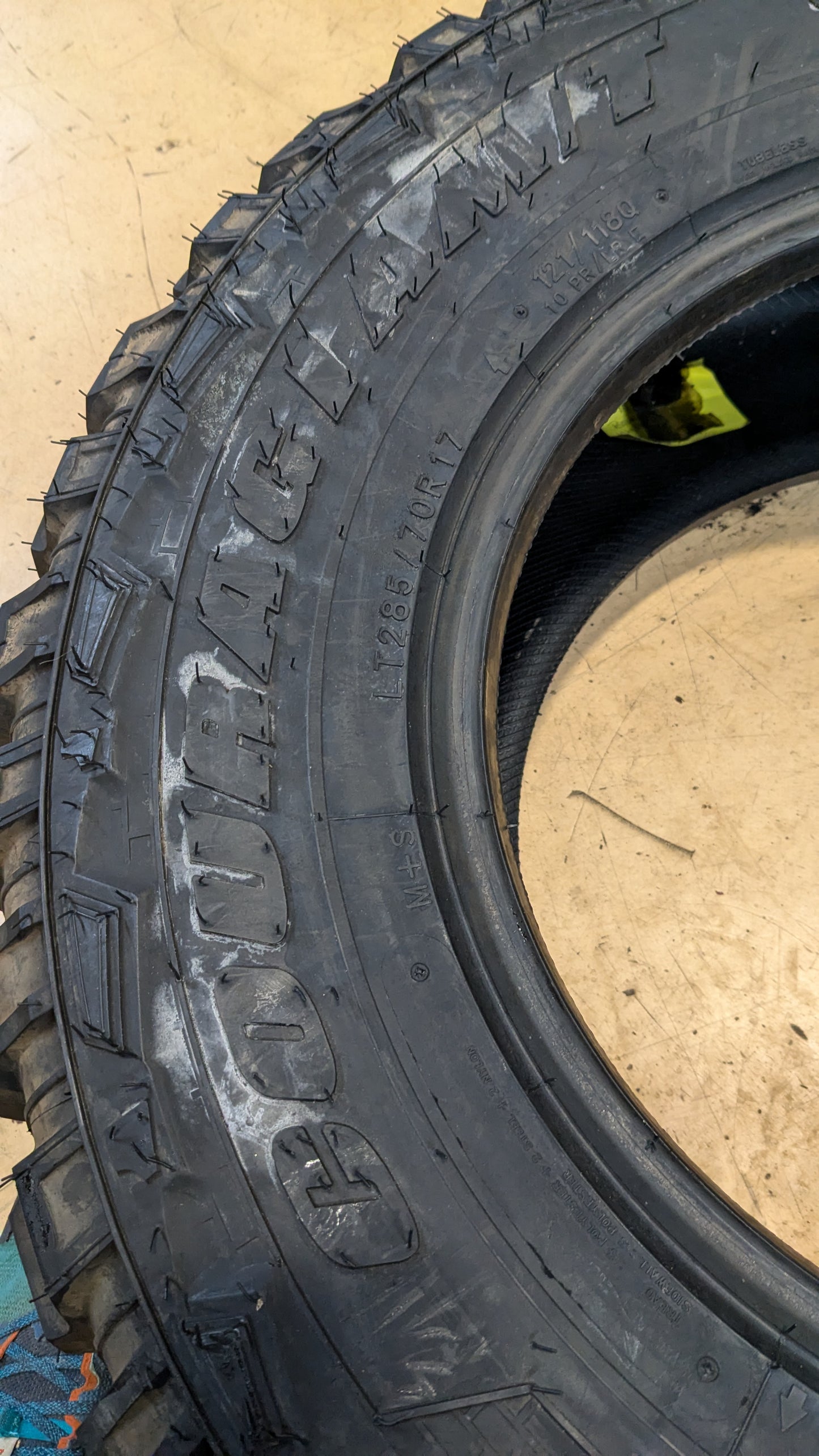NOS FEDERAL COURAGIA M/T RWL LT 285 70 17 121/118Q 10PLY MUD TERRAIN TIRE 46HF74FA
