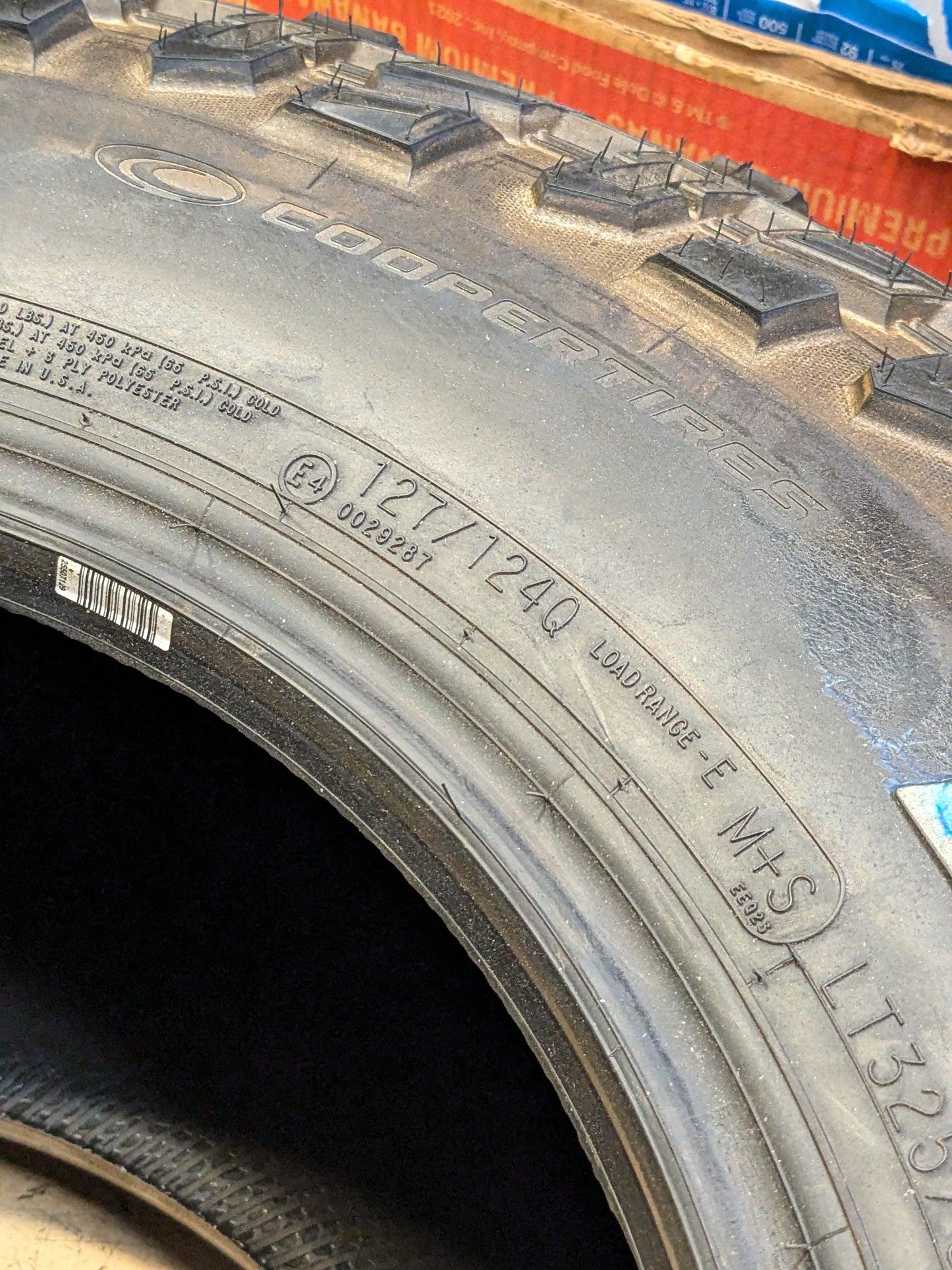 NOS COOPER DISCOVERER STT PRO RWL LT 325 65 18 127/124Q LRE 10 PLY MUD TERRAIN TIRE 170124034