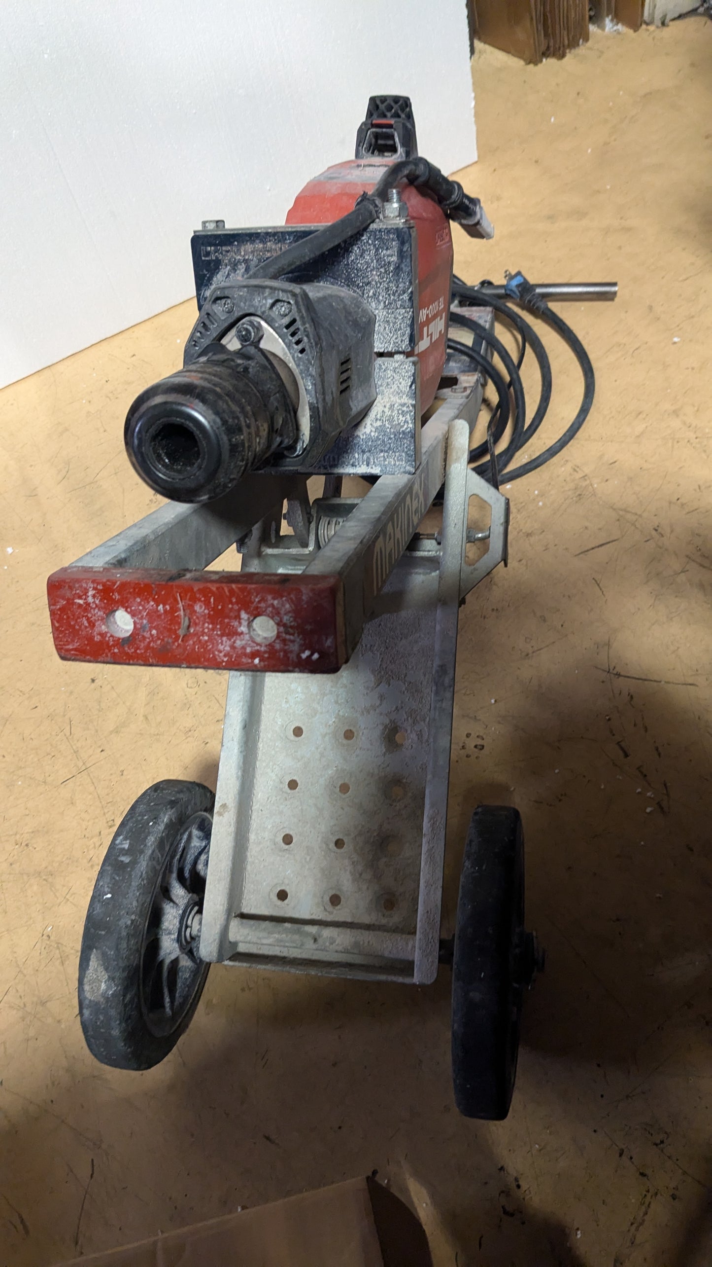 USED MAKINEX JACKHAMMER WITH HILTI TE 1000-AVR DEMOLITION HAMMER