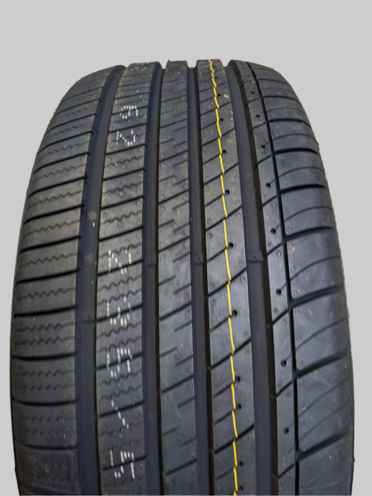 2 KUMHO ECSTA LX PLATINUM BSW P 235 50 18 97W ALL SEASON TIRE 2106133