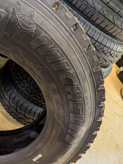 MICHLEIN XDN2 275 80 22.5 144/141L LRG 14 PLY A/W BUS TIRE 63465