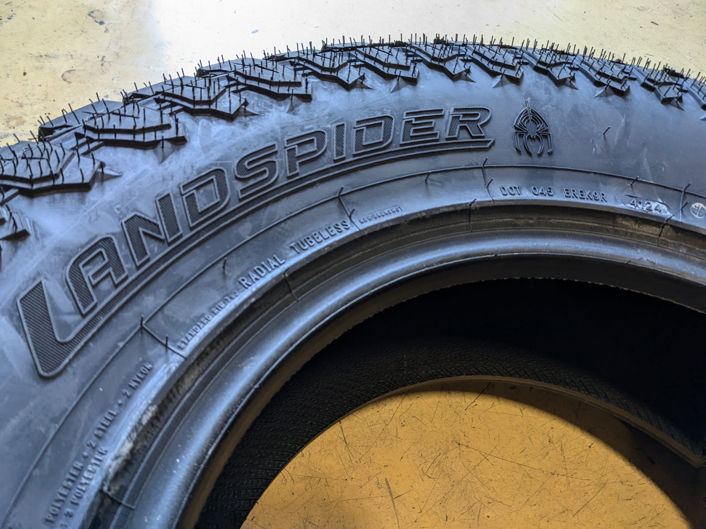2 LANDSPIDER WILDTRAXX R/T BSW LT 265 75 16 123/120S ALL SEASON TIRE FRT004A