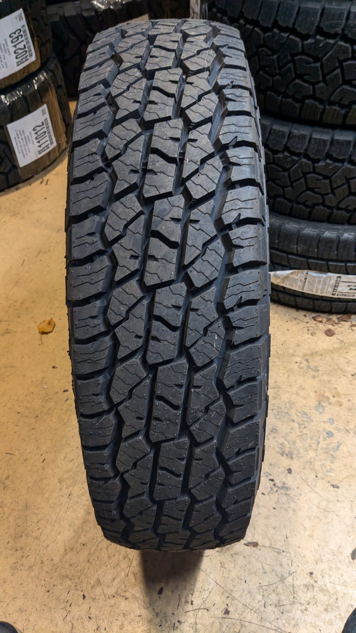 BLACKHAWK RIDGE CRAWLER A/T BSW LT 235 85 16 120/116S 10PLY ALL TERRAIN TIRE 4120856V