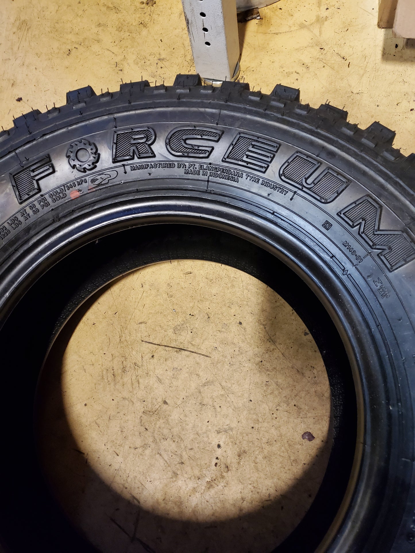 FORCEUM M/T08 BSW LT 235 75 15 104/101Q 6PLY MUD TIRE 5M143