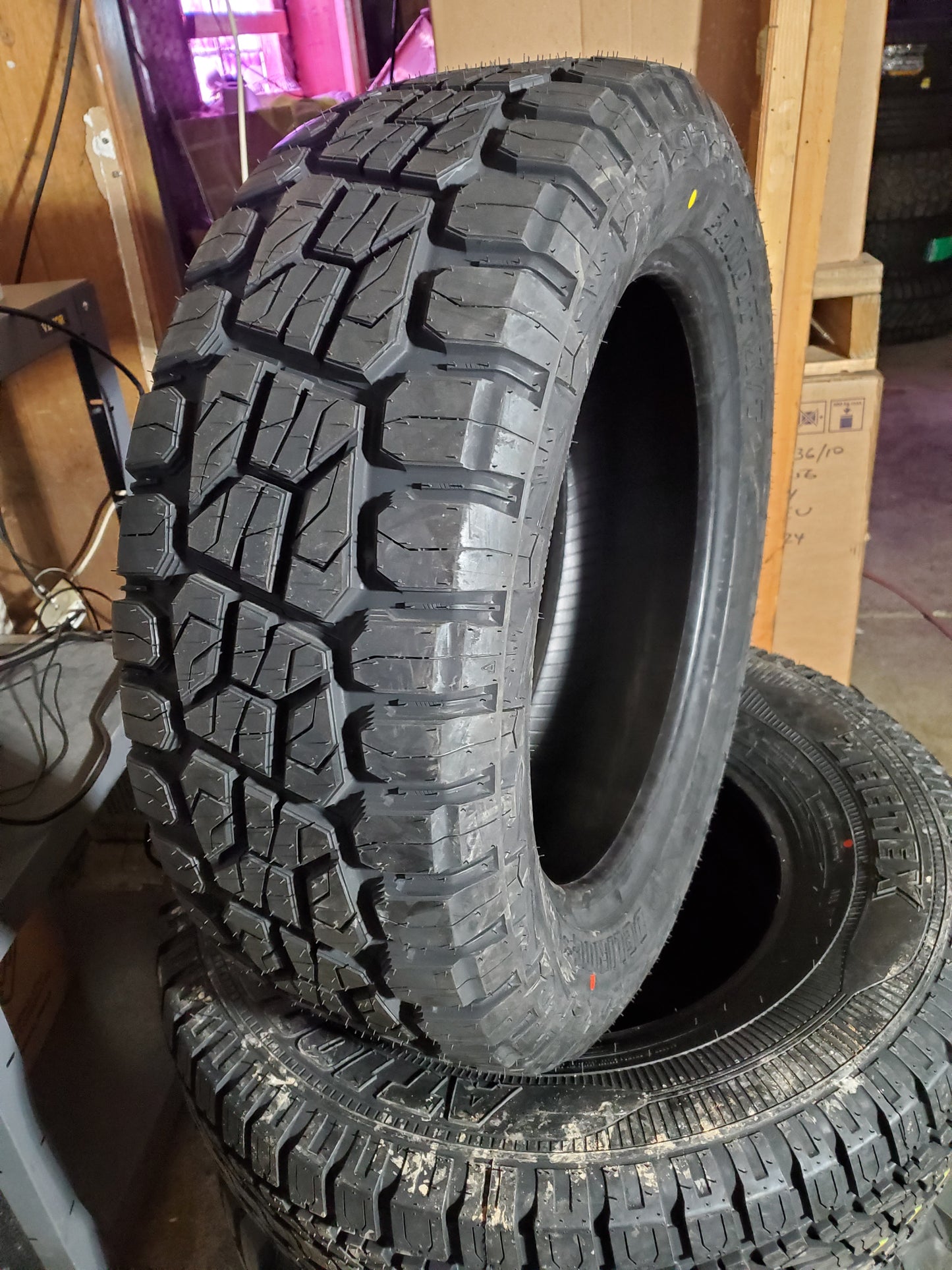 DELINTE DX 20 BANDIT X/T BSW P 225 60 18 104V XL EXTREME TERRAIN TIRE 833686