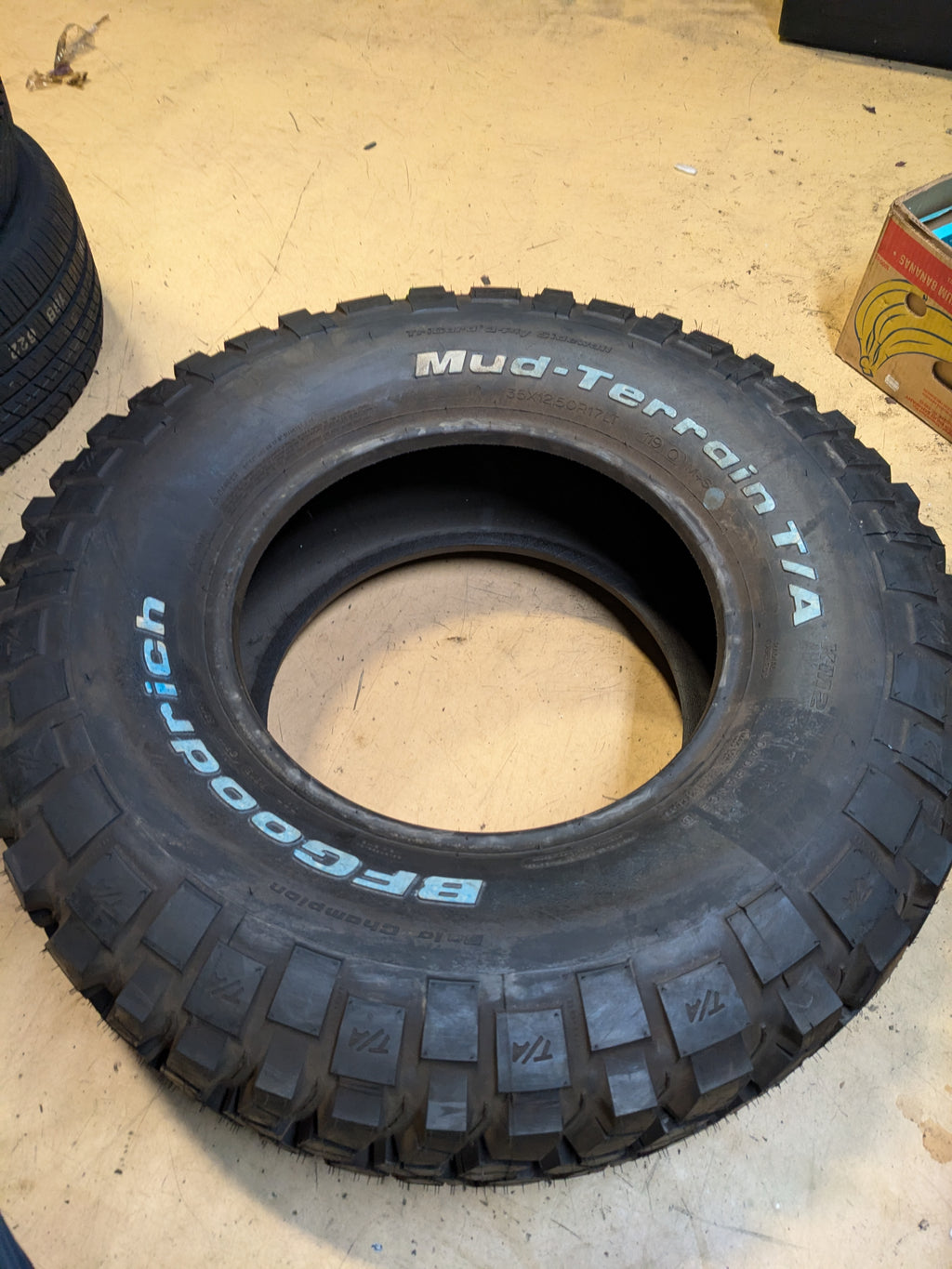 NOS BFGOODRICH MUD TERRAIN T/A KM2 RWL LT 35 12.5 17 121R LRD 8PLY TIRE 38371 MUD TERRAIN