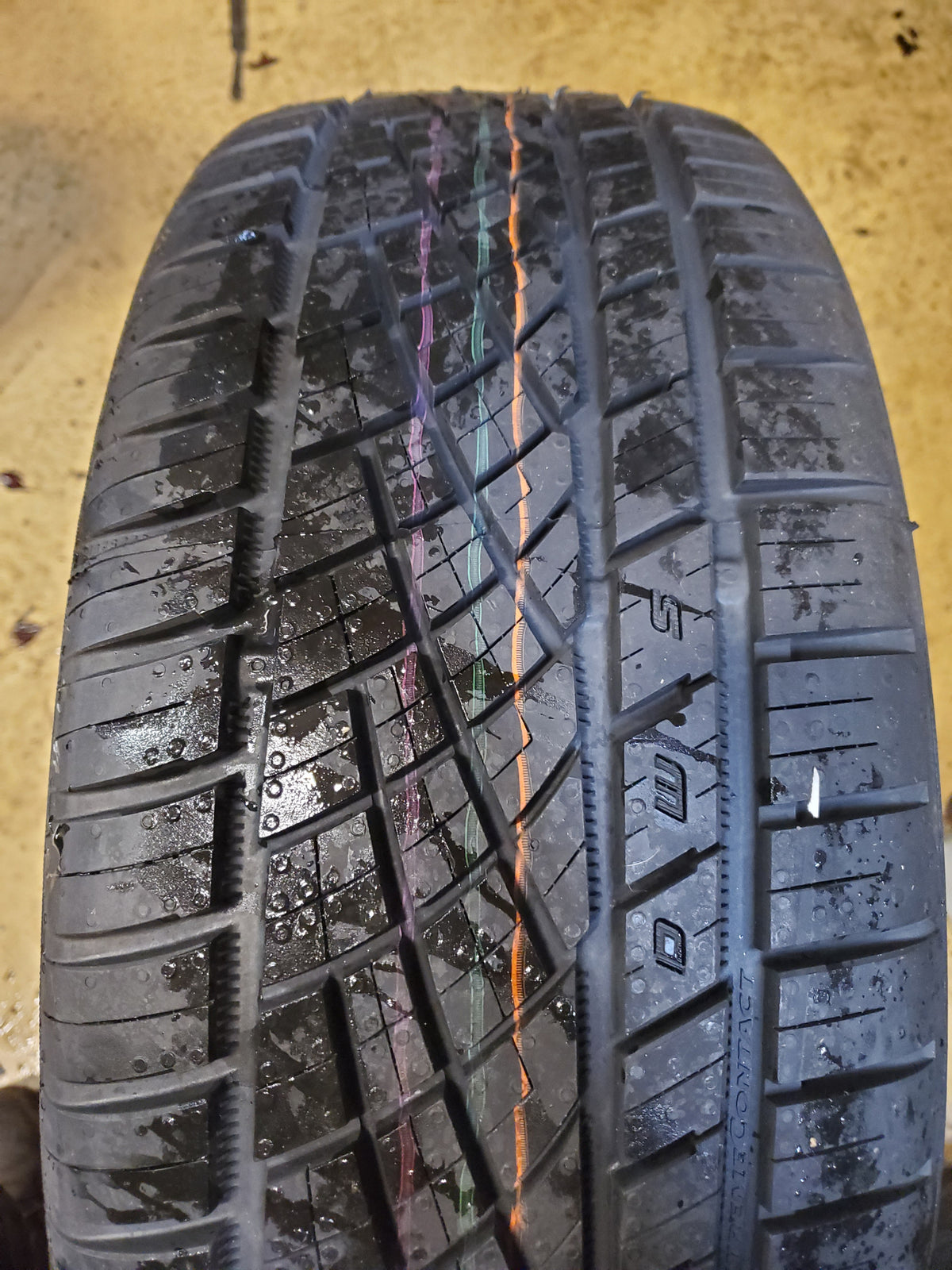 CONTINENTAL EXTREMECONTACT DWS06 PLUS P 215 45 18 93Y XL UHP TIRE 15572690000