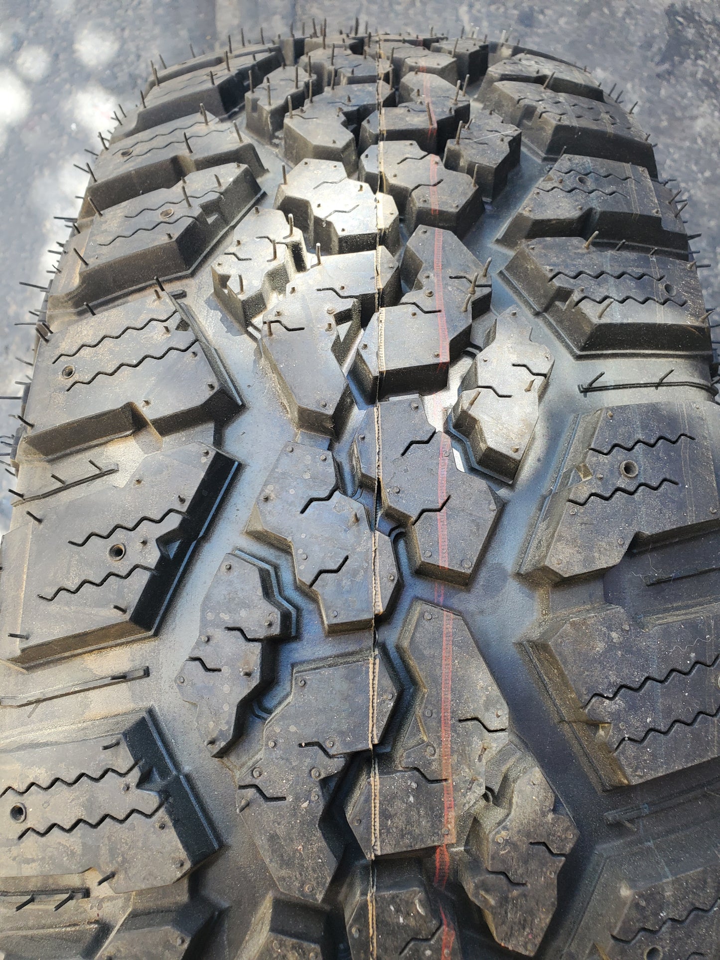 2 KANATI TRAIL HOG A/T-4 BSW LT 275 70 18 125/122Q 10PLY ALL TERRAIN TIRE LTH1827570E