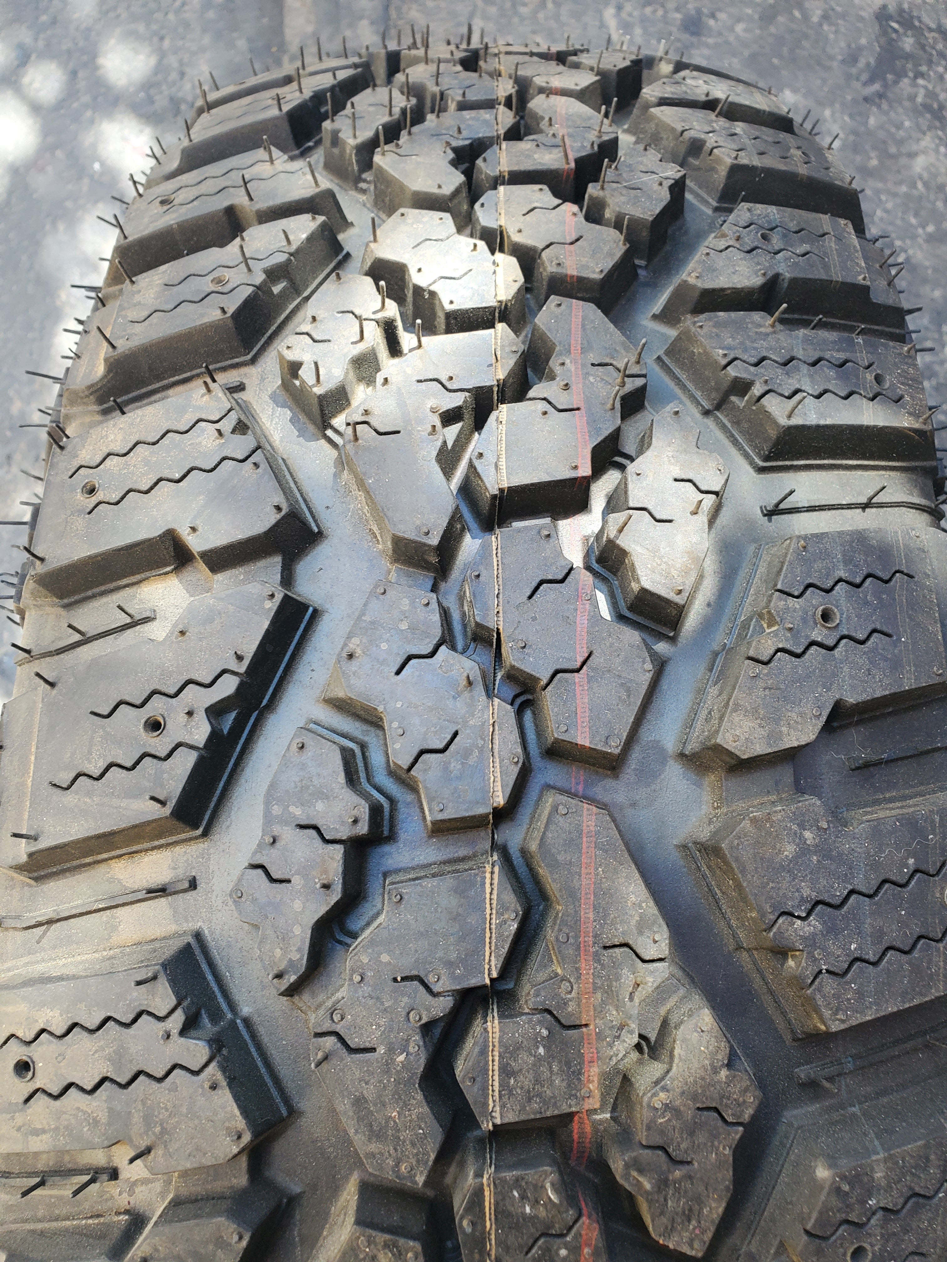 (TODO) KANATI TRAIL HOG A/T-4 BSW LT 275 70 18 125/122Q 10PLY ALL TERRAIN TIRE LTH1827570E