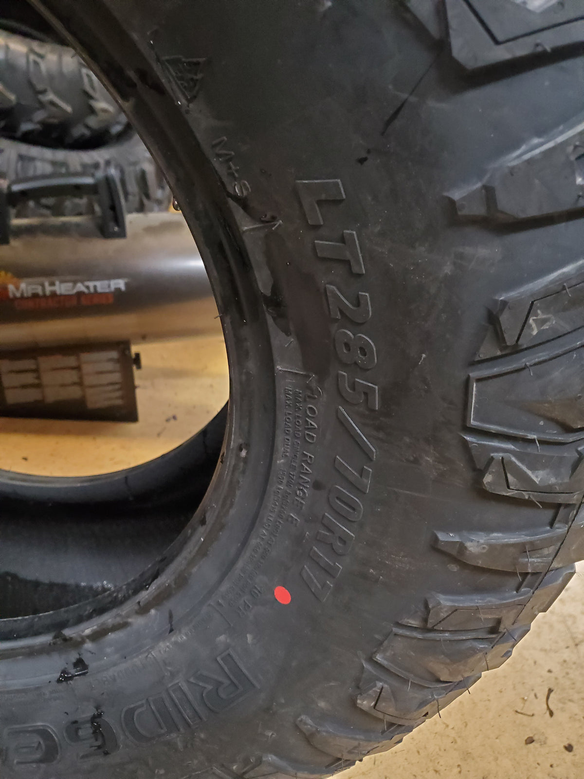 BLACKHAWK RIDGERAWL R/T  BSW LT 285 70 17 126/123Q 10PLY RUGGED TERRAIN TIRE 1600456K