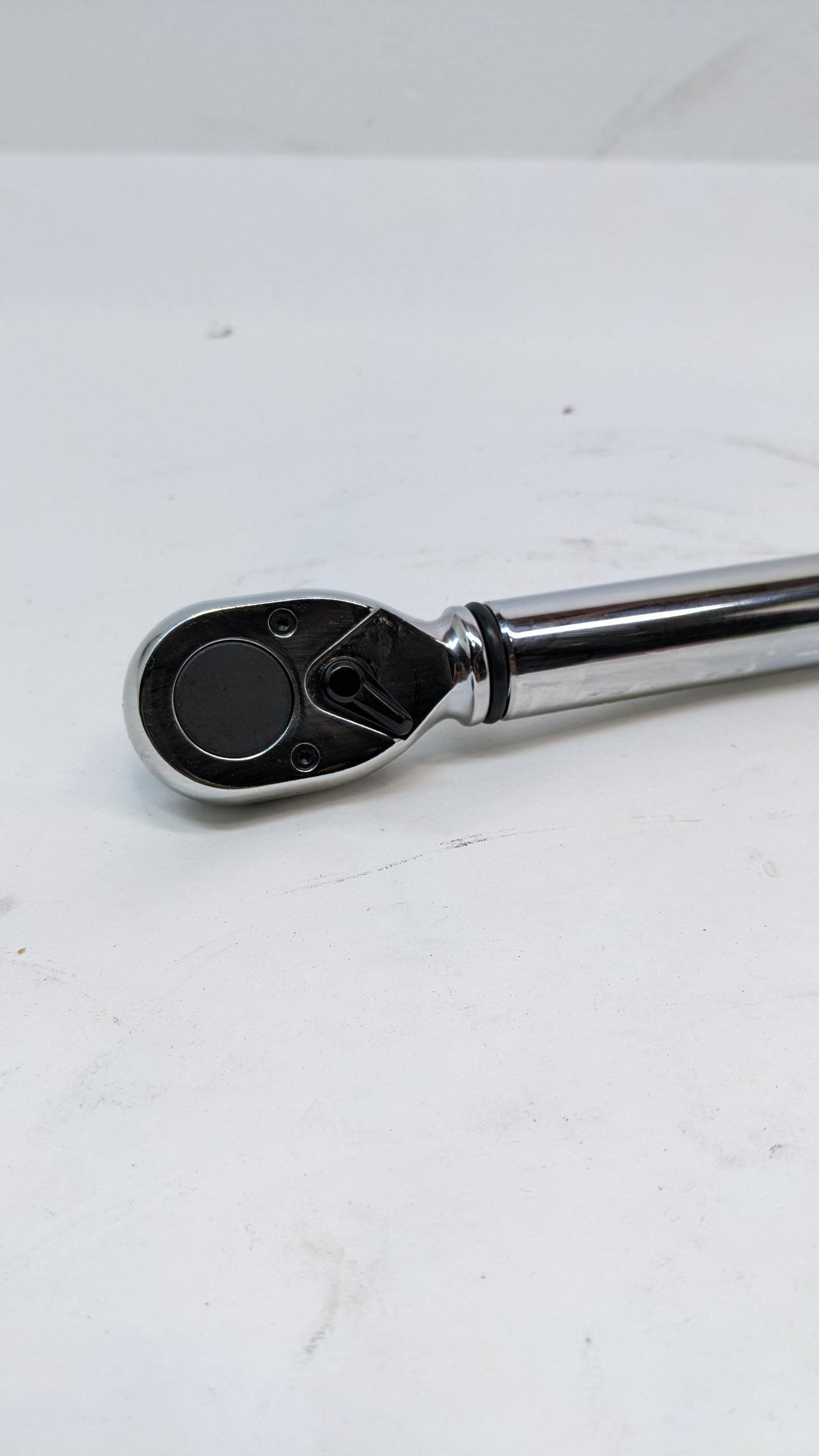 GEARWRENCH 1/2" DRIVE ELECTRONIC TORQUE WRENCH 25-250 FT/LBS 85077