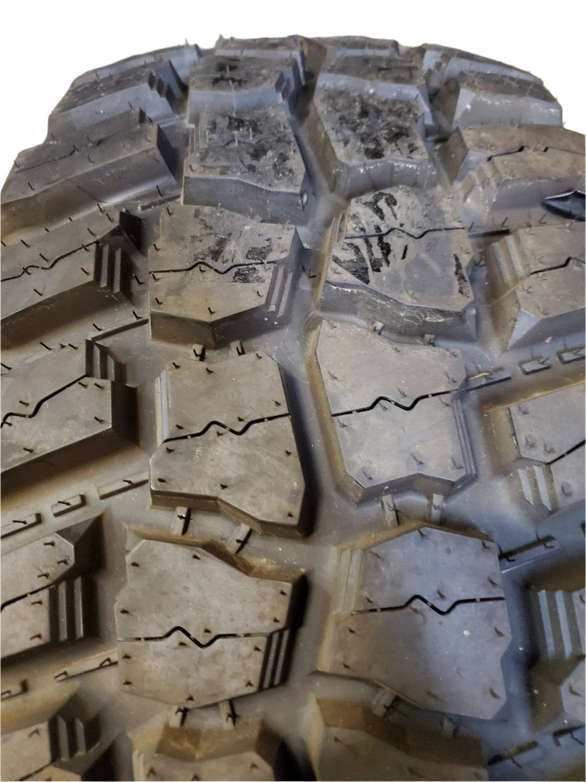 MUDDER TRUCKER HANG OVER M/T BSW LT 32 11.5 15 113Q 6PLY MUD TIRE MDT2496