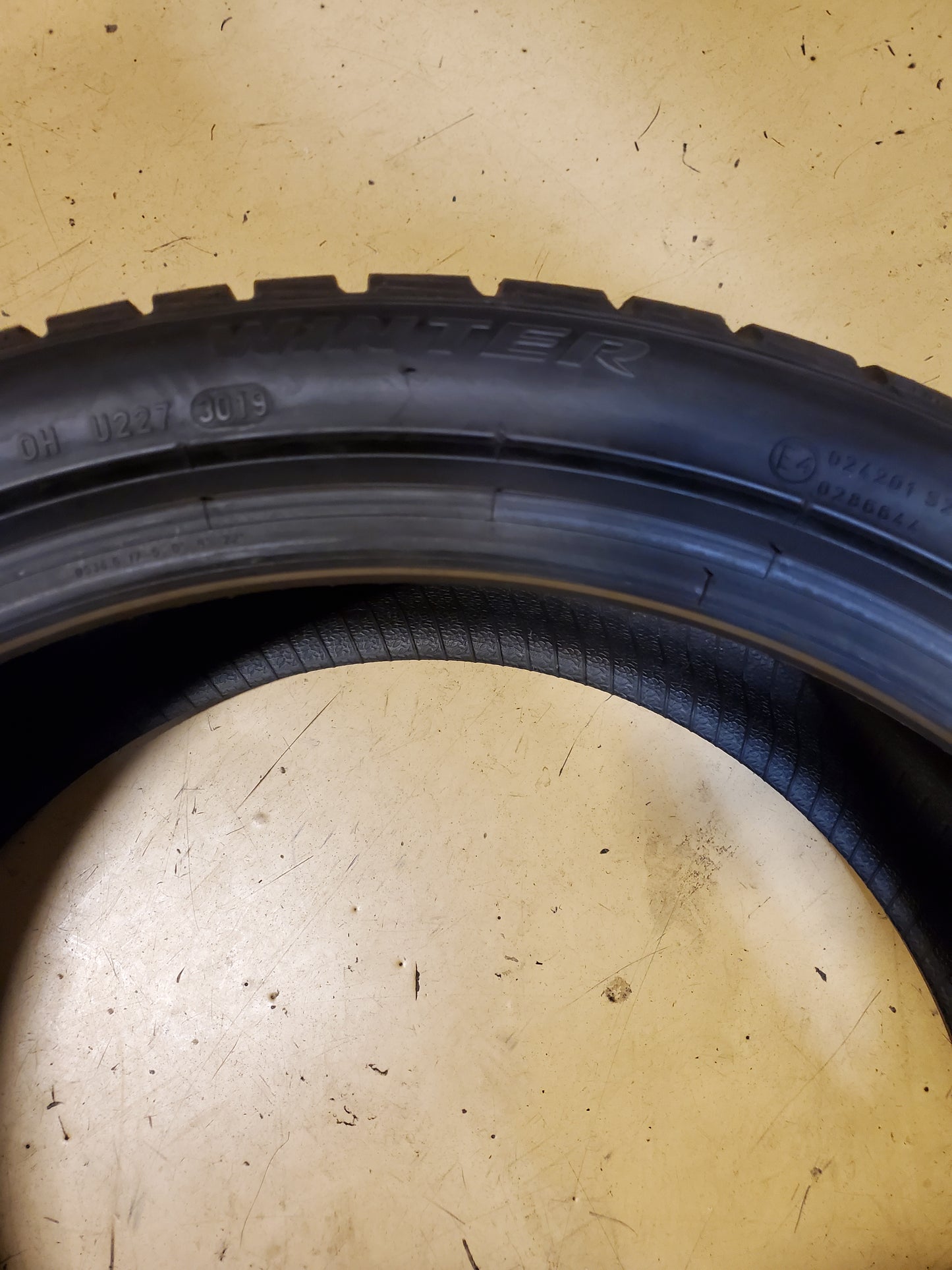 USED OS PIRELLI WINTER SOTTOZERO 3 BSW P 315 30 21 105V WINTER TIRE 2523000