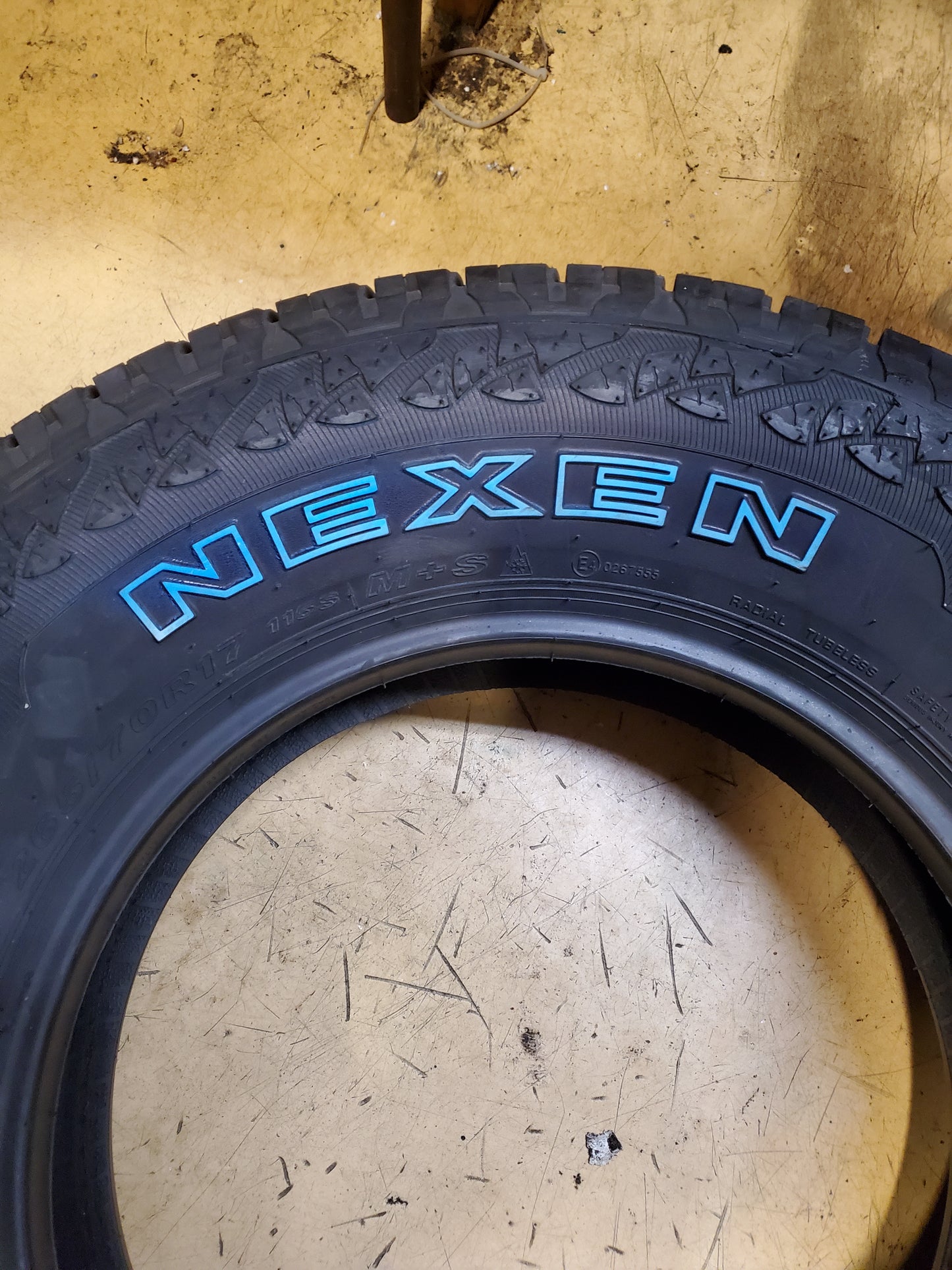NEXEN ROADIAN AT PRO RA8 OWL P 265 70 17 115S ALL TERRAIN TIRE 13637NXK