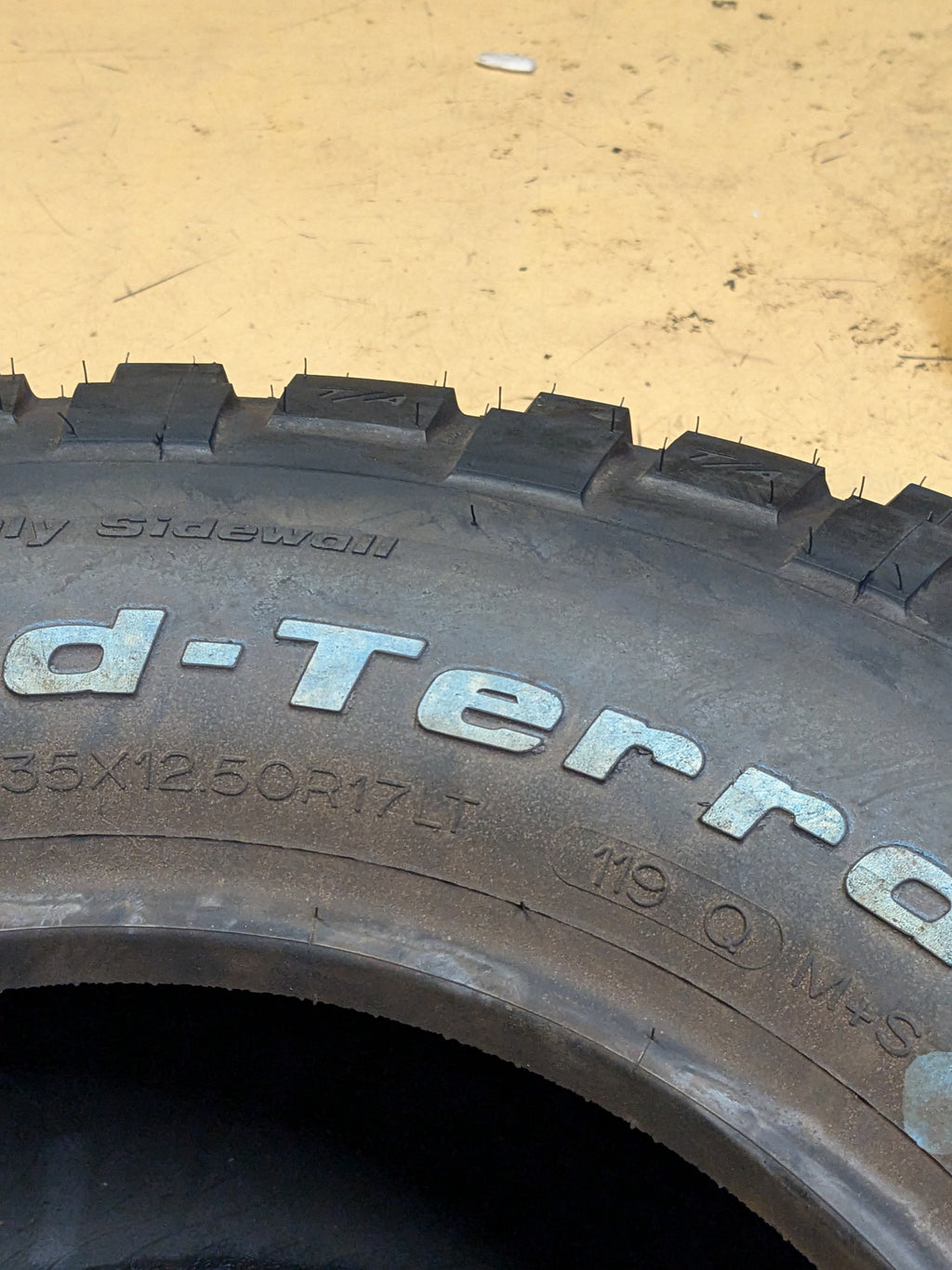 NOS BFGOODRICH MUD TERRAIN T/A KM2 RWL LT 35 12.5 17 121R LRD 8PLY TIRE 38371 MUD TERRAIN