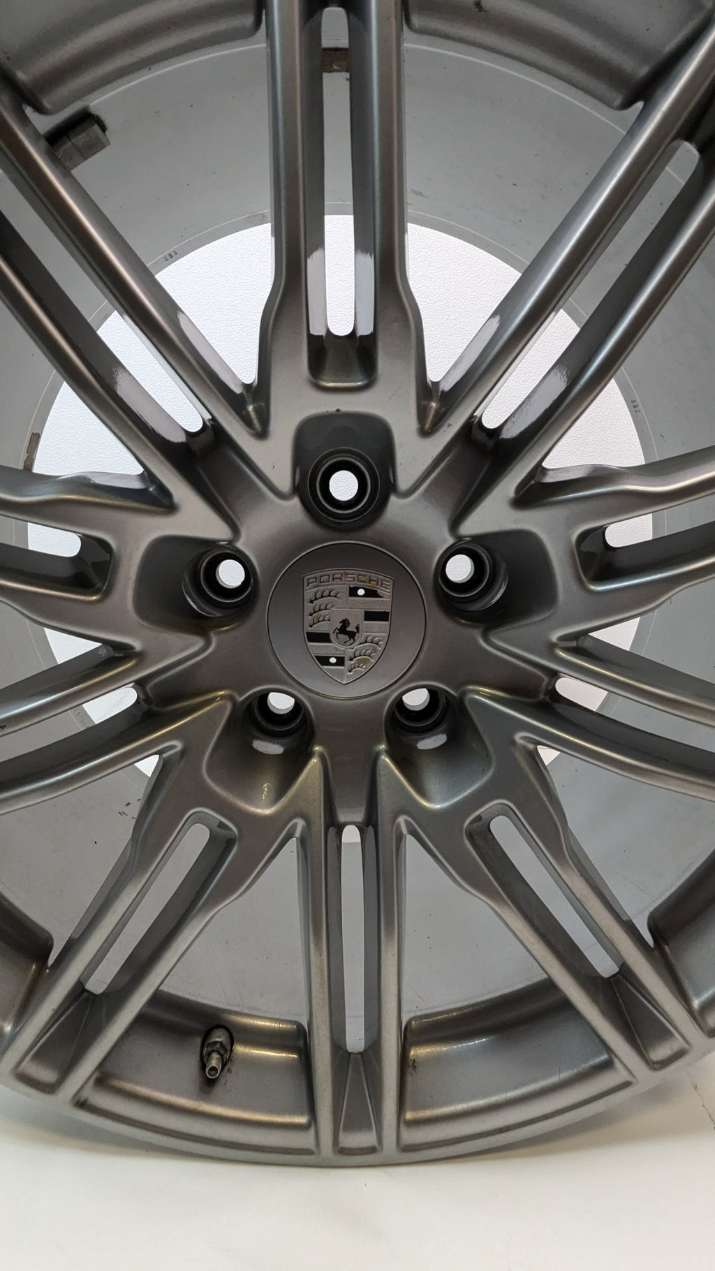 4 USED GENUINE PORSCHE CAYENNE 21X10 ET 60 5LUG SILVER WHEELS 7P5.601.025.H