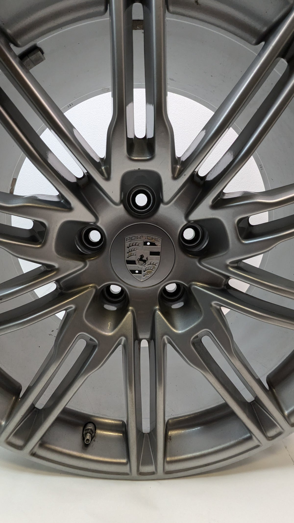 4 USED GENUINE PORSCHE CAYENNE 21X10 ET 60 5LUG SILVER WHEELS 7P5.601.025.H