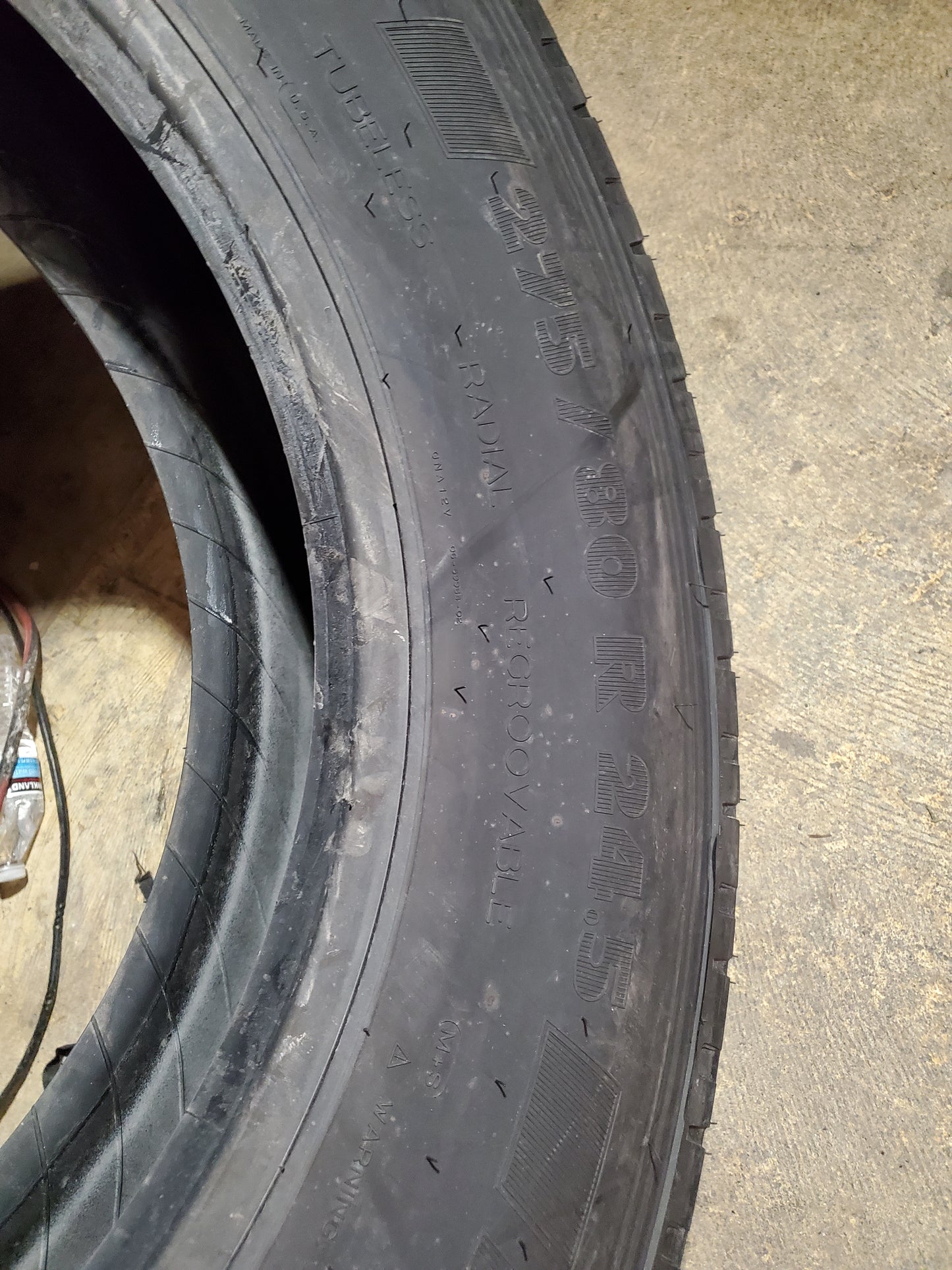 NOS UNIROYAL RD30 BSW LT 275 80 24.5 144/141L 14PLY DRIVE TIRE 92294