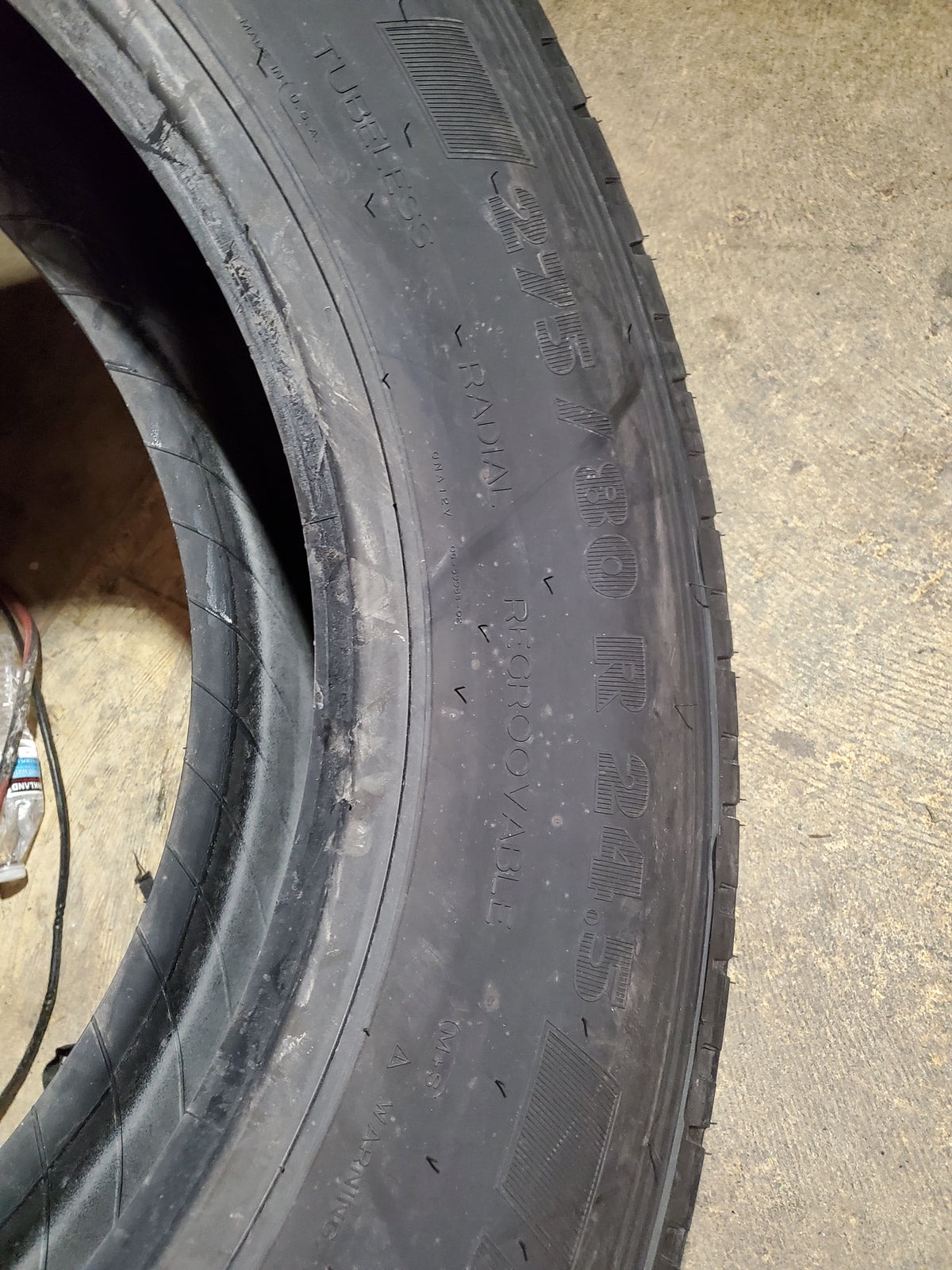 NOS UNIROYAL RD30 BSW LT 275 80 24.5 144/141L 14PLY DRIVE TIRE 92294