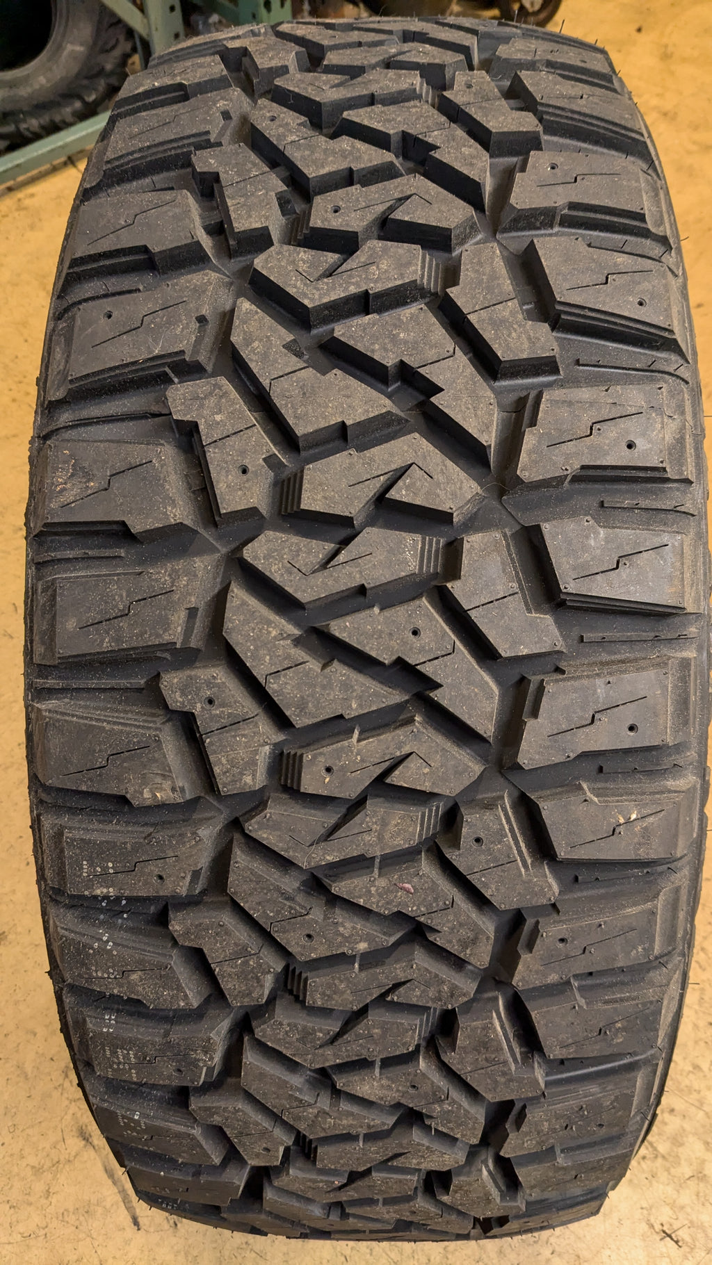 SUMMIT TRAIL CLIMBER RT BSW LT 35 12.5 20 125Q 12PLY RUGGED TERRAIN TIRE 1600722