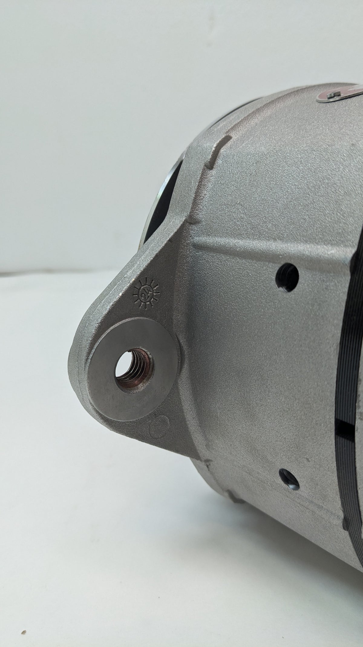 DELCO REMY ALTERNATOR 35SI MODEL 12V 140A 1/4 B+ OUTPUT TERMINAL J180 HINGE 8600064