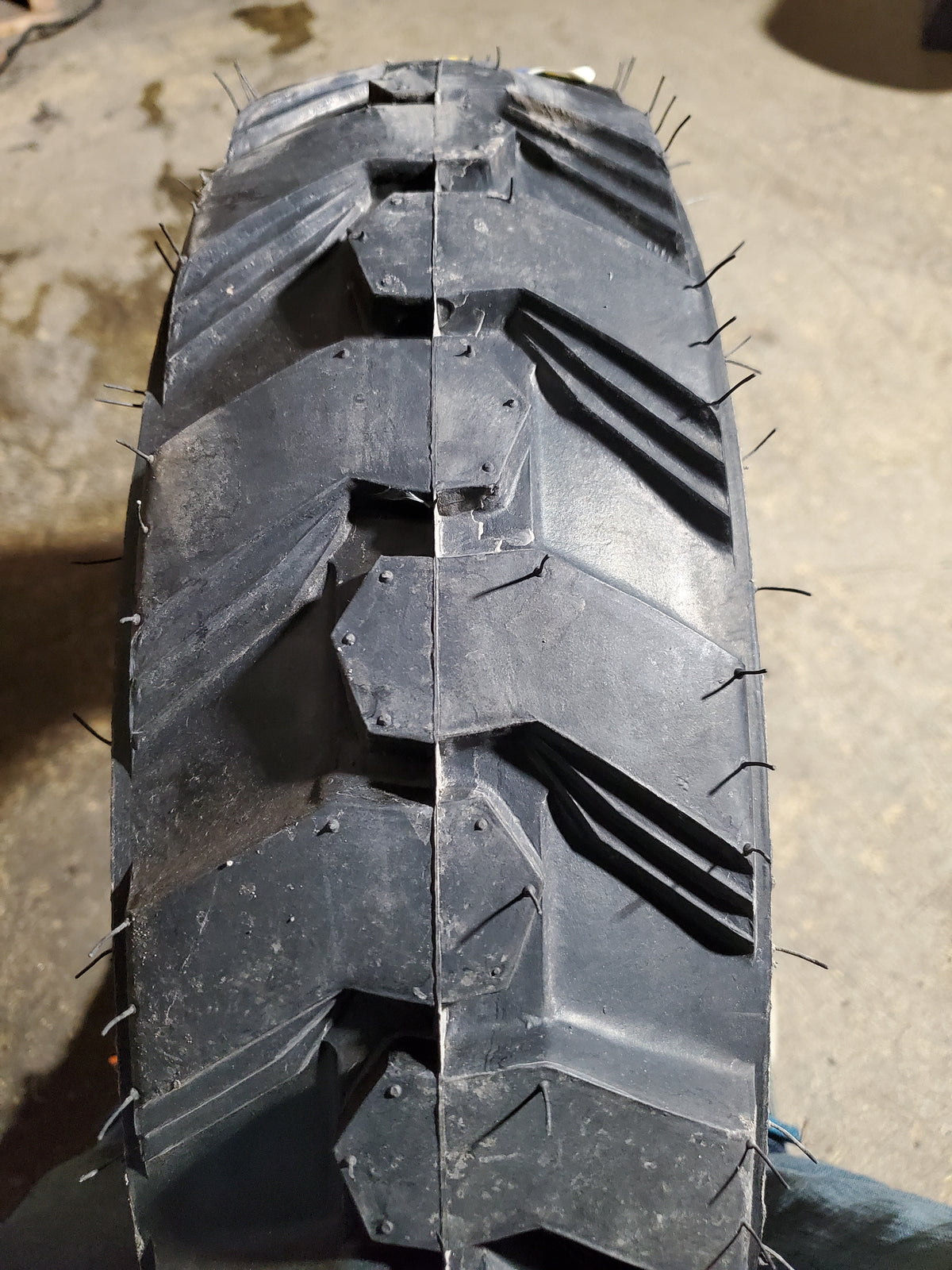 ADVANCE SIDEWINDER MUDDER XHD BSW  5.70 12 8PLY SKID STEER TIRE 16000G