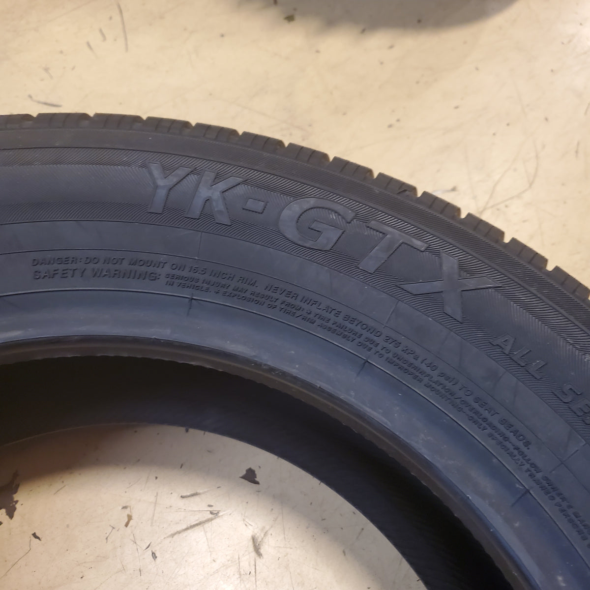 YOKOHAMA YK-GTX P 215 60 16 95V SL ALL SEASON TIRE 110174110