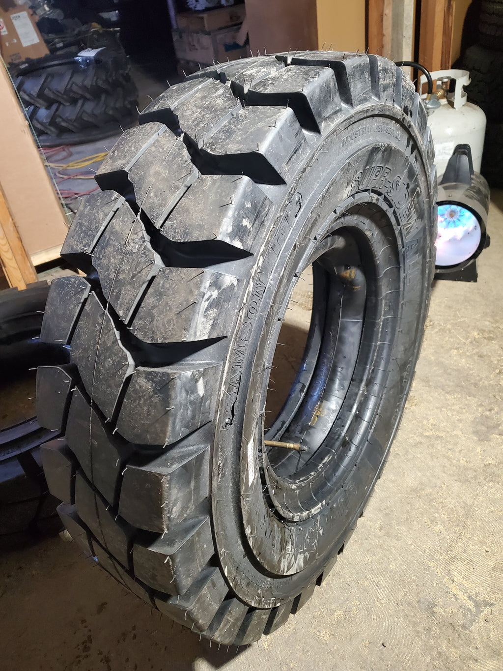 SAMSON INDUSTRIAL GRIP PLUS BSW  8.25 15 14PLY INDUSTRIAL TIRE 440952