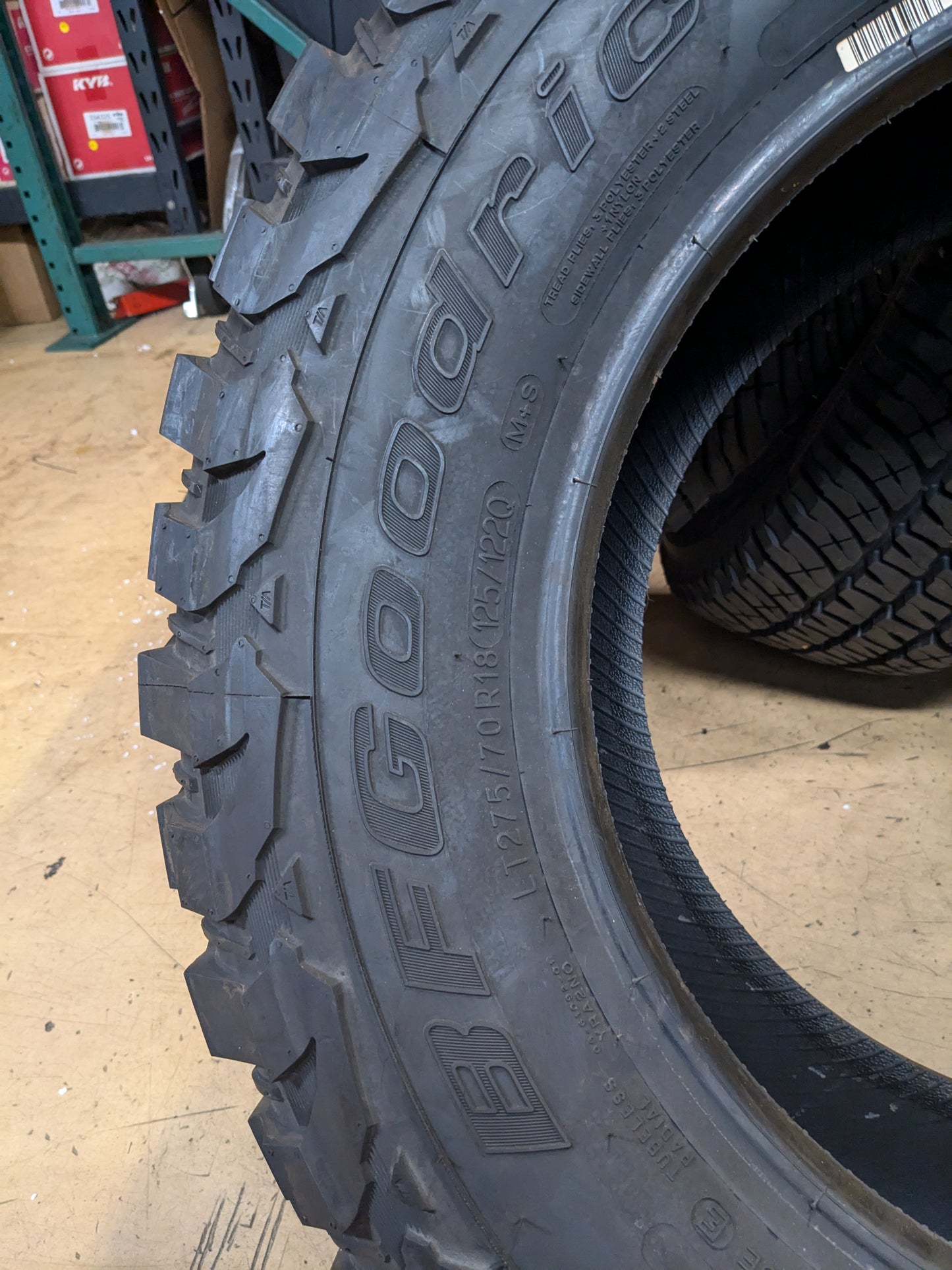 BFGOODRICH MUD-TERRAIN T/A KM3 LT 275 70 18 125/122Q 10PLY ALL SEASON TIRE 10199