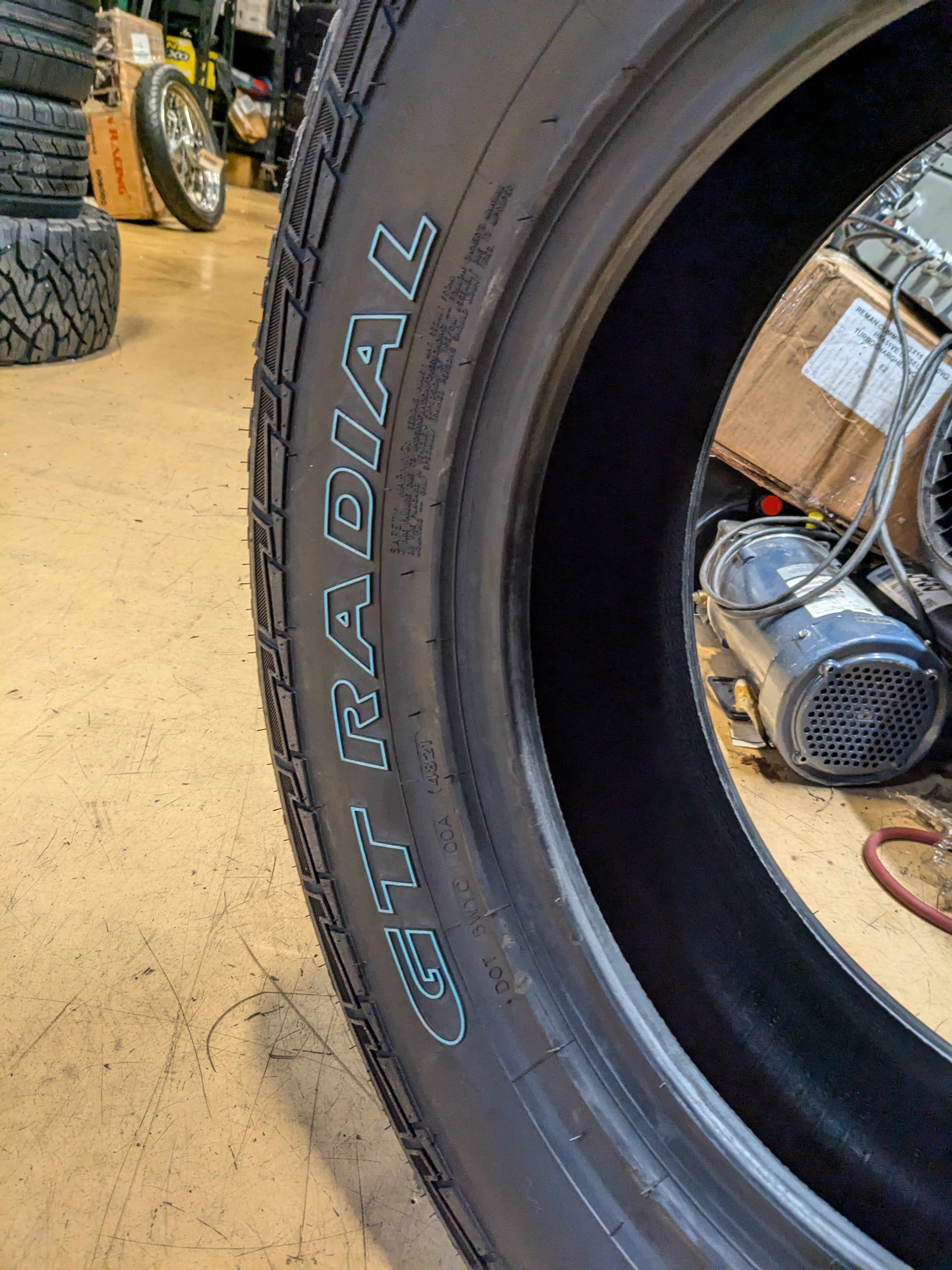 NOS GT RADIAL ADVENTURO AT3 OWL P 265 70 17 113T ALL TERRAIN TIRES AS077
