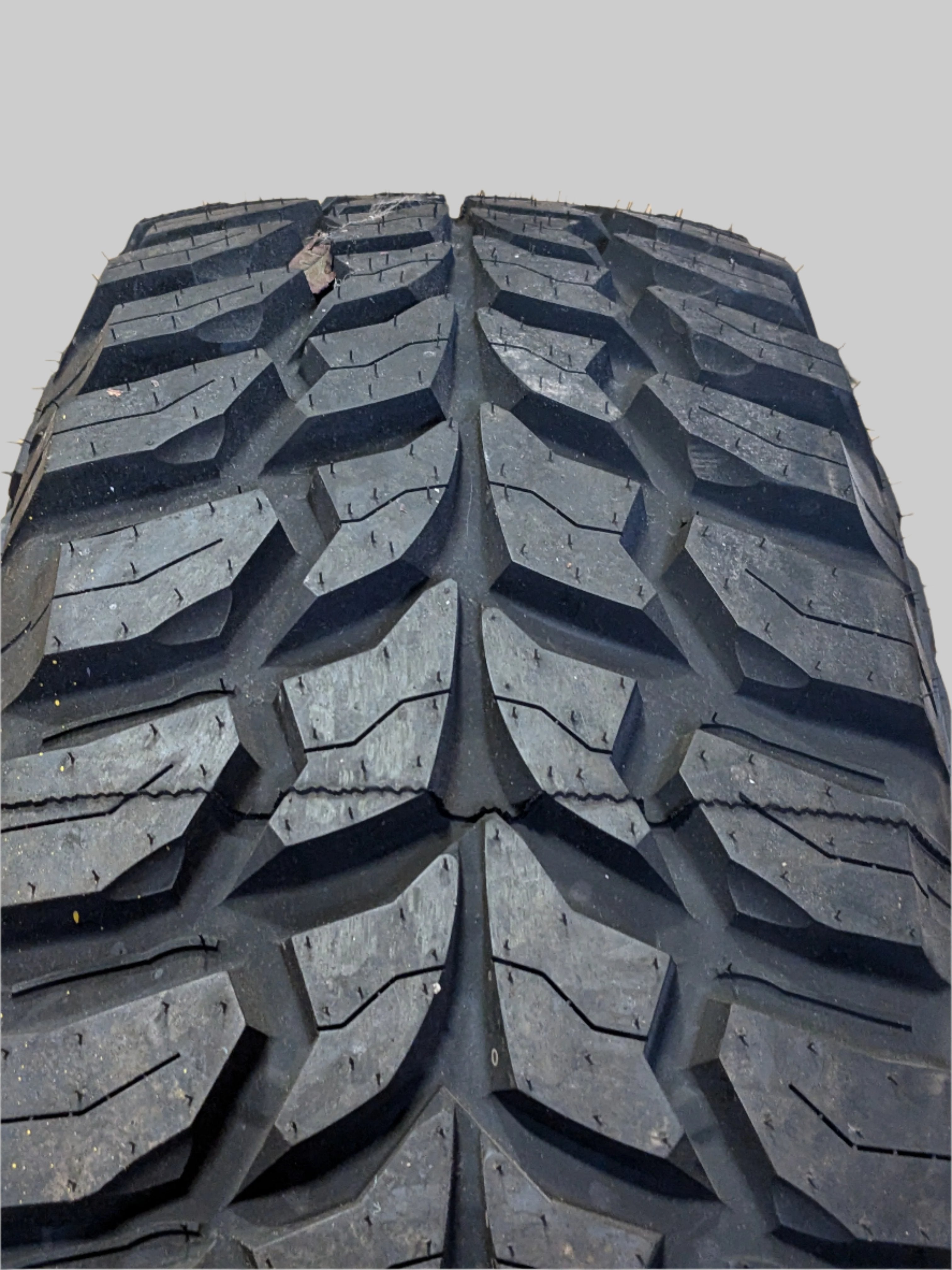 (KSL ONLY) LINGLONG CROSSWIND M/T BSW LT 285 70 17 121/118Q LRE 10PLY MUD TERRAIN TIRE 221007048