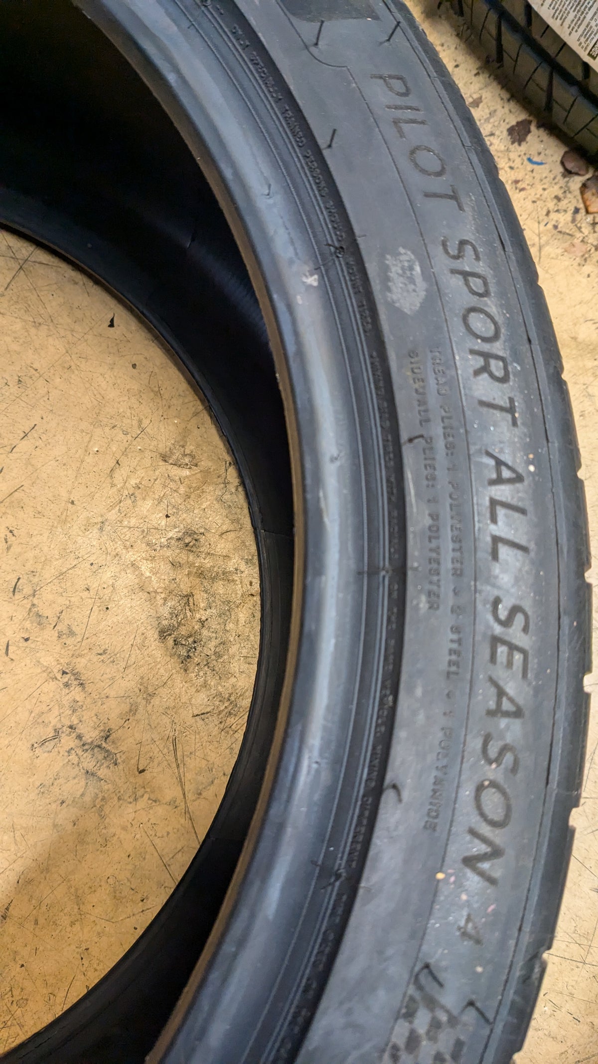 MICHELIN PILOT SPORT ALL SEASON 4 BSW P 285 35 20 104Y XL PERFORMANCE 75754