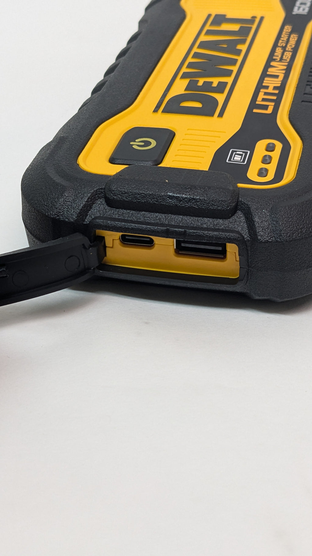 DEWALT DXAELJ16 1600 PEAK AMP JUMP STARTER BATTERY BOOSTER WITH USB POWER STATION
