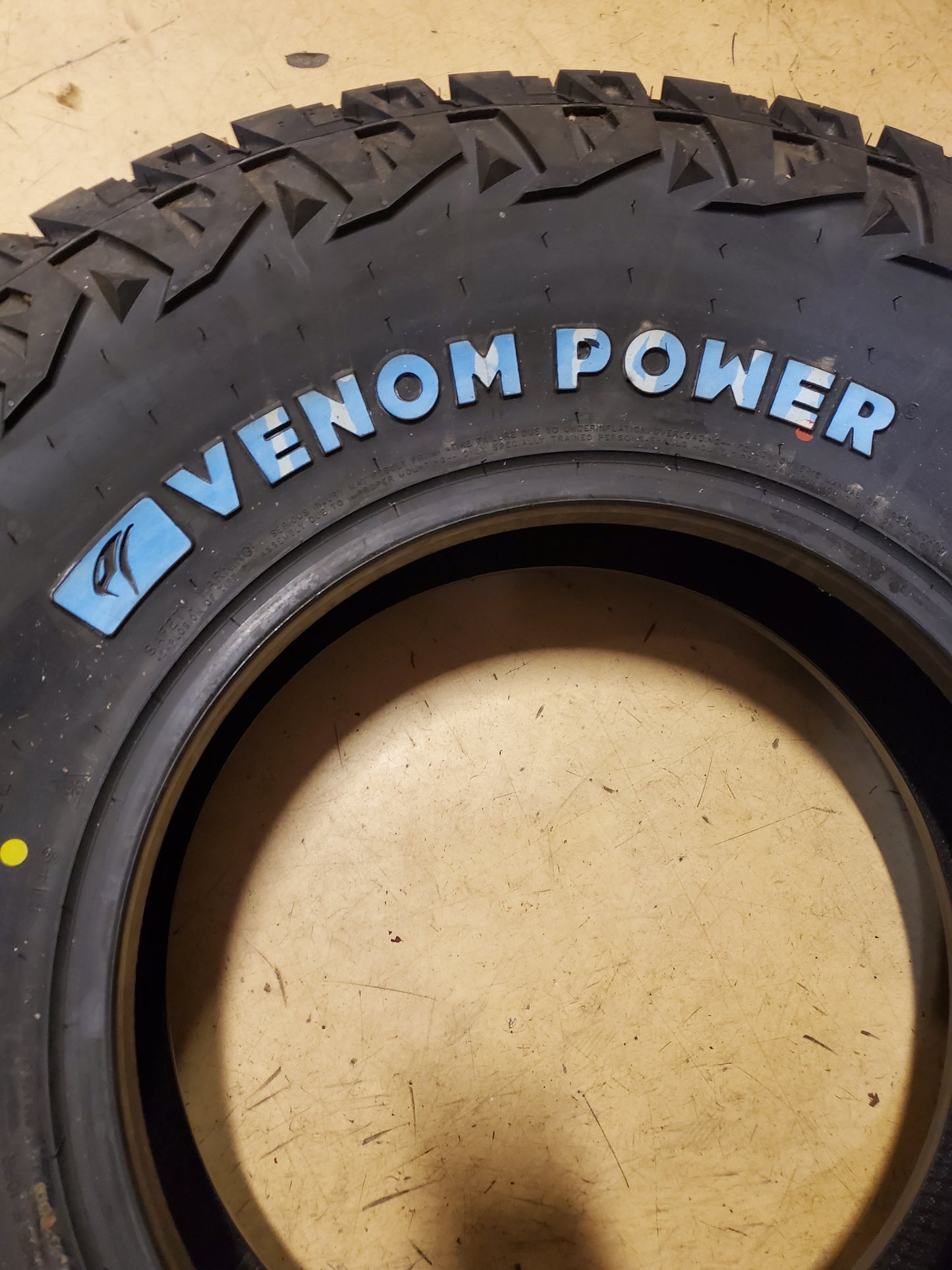 VENOM POWER TERRA HUNTER X/T2 RWL LT 35 10.5 17 121R 10PLY TIRE VPXT216R