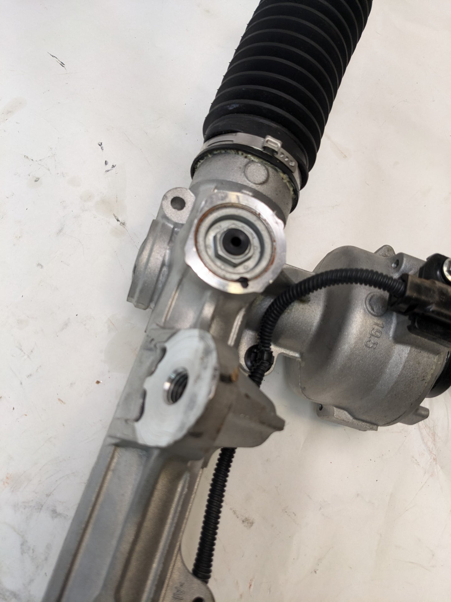 GENUINE FOMOCO RACK AND PINION ASSEMBLY FORD EXPLORER A0033092