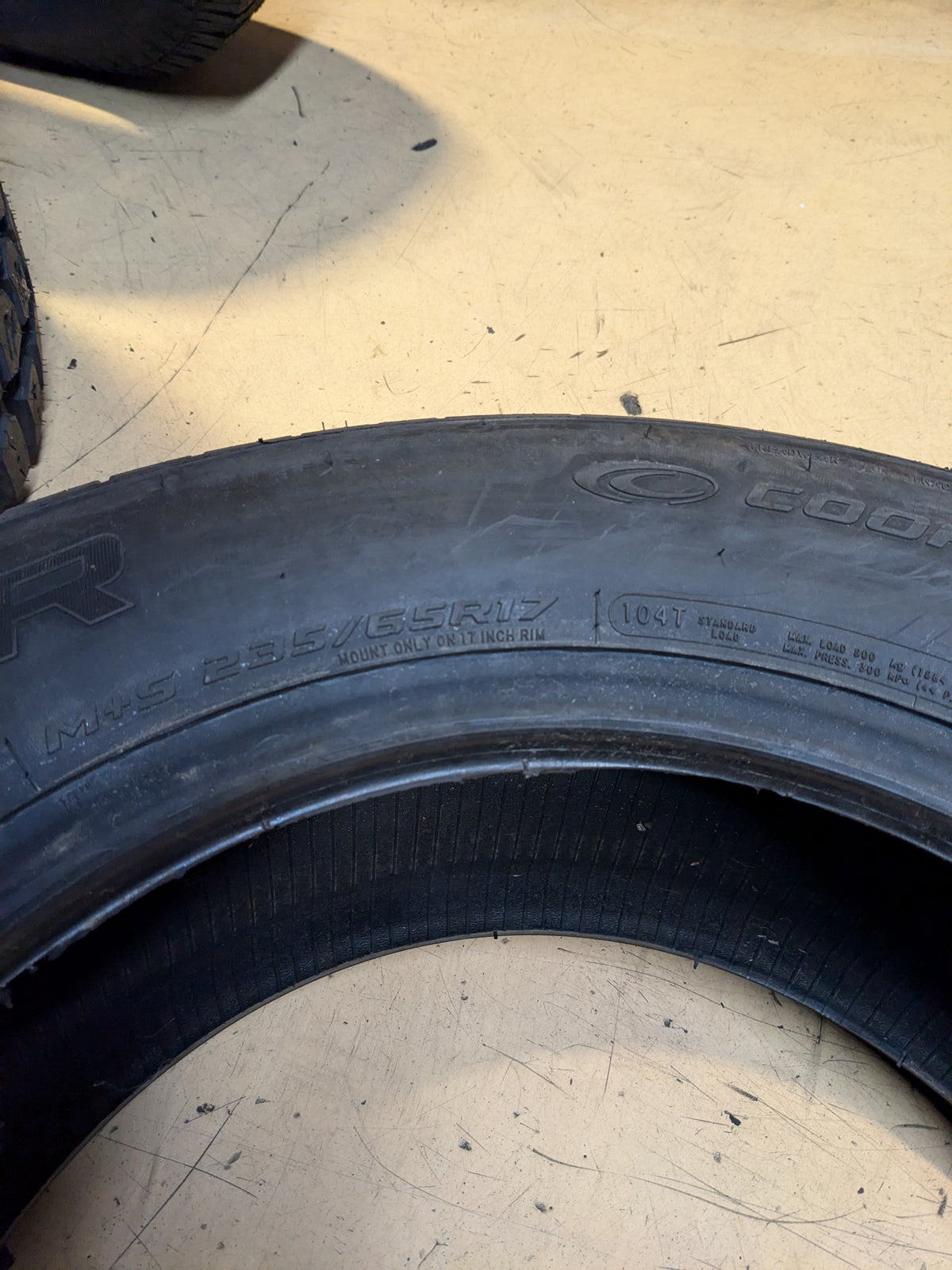 NEW COOPER CS5 GRAND TOURING P 235 65 17 104T SL ALL SEASON TIRE  90000020172