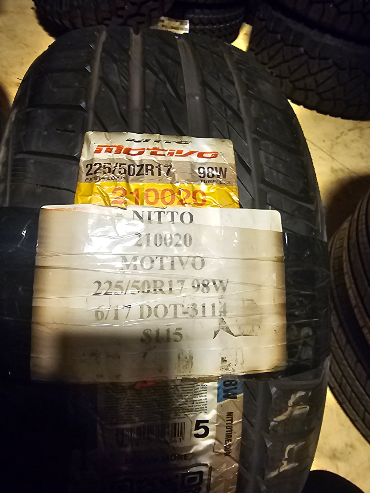 2 NOS NITTO MOTIVO  P 225 50 17 98W XL ALL SEASON  210020