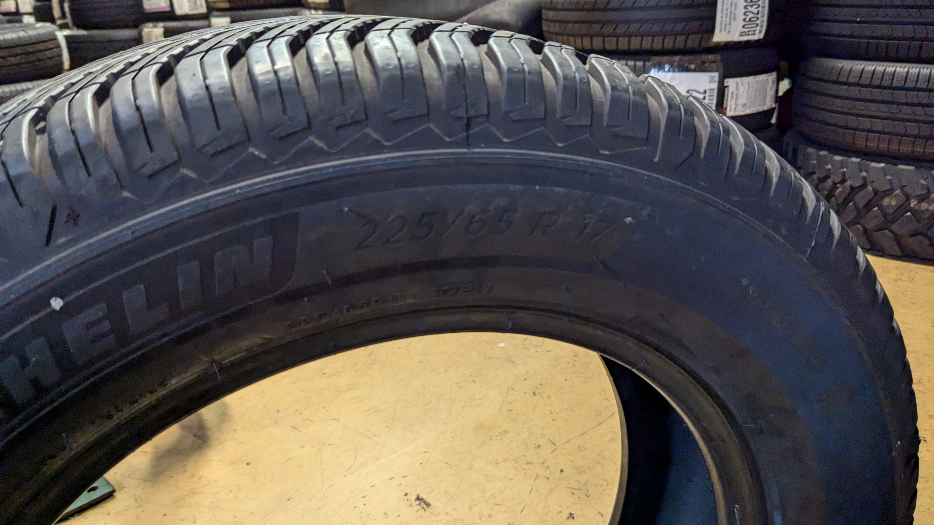 DTO 10/32" MICHELIN  CROSSCLIMATE 2 BSW P  225 65 17 102H  HIGHWAY TERRAIN TIRE 131531