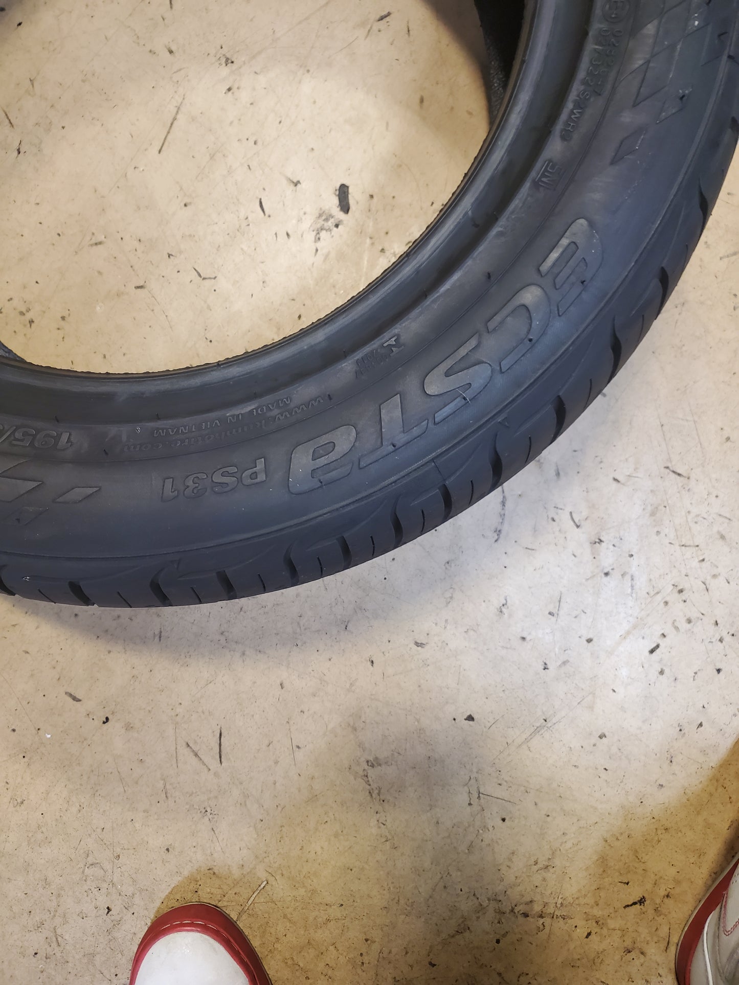 KUMHO ECSTA PS31 BSW P 195 55 15 85V UHP TIRE 2268633
