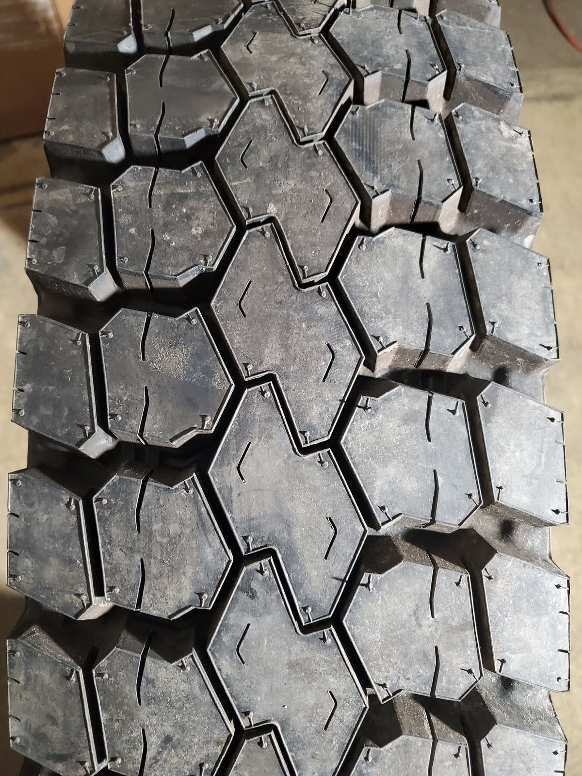 DOUBLECOIN RLB1 BSW LT 10 22.5 141/139L 14PLY DRIVE TIRE 1133410225